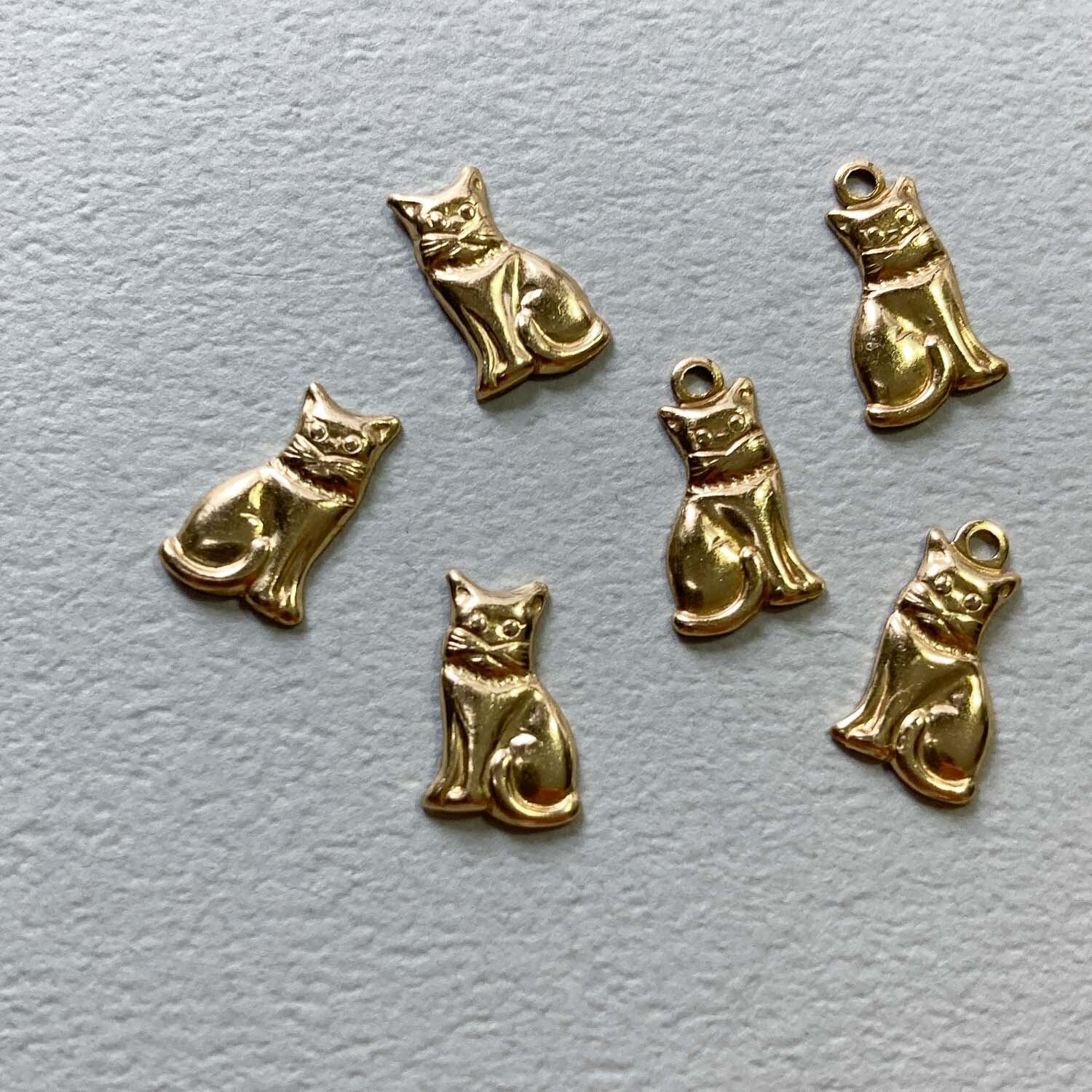新色追加〉USA真鍮 首輪のついたミニ猫チャーム（13mm） | Dua