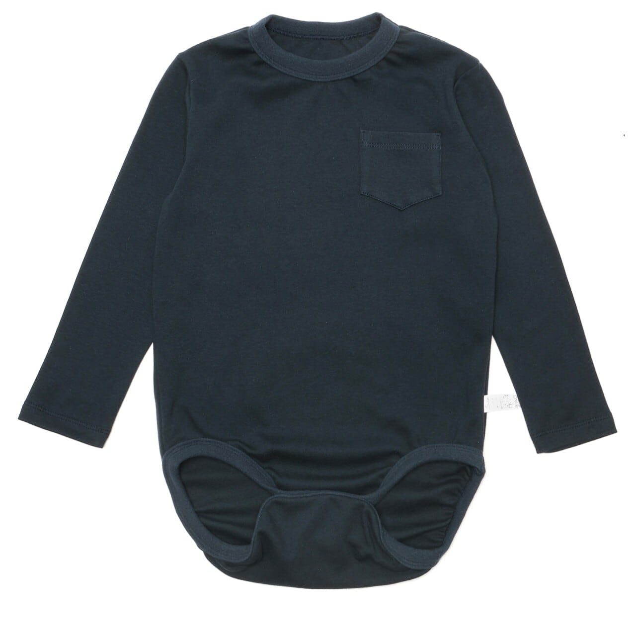 発達がゆっくりなキッズ向け 大きめロンパース 長そで 胸ポケット付き 紺色 サイズ110 タグ外側 日本国内縫製