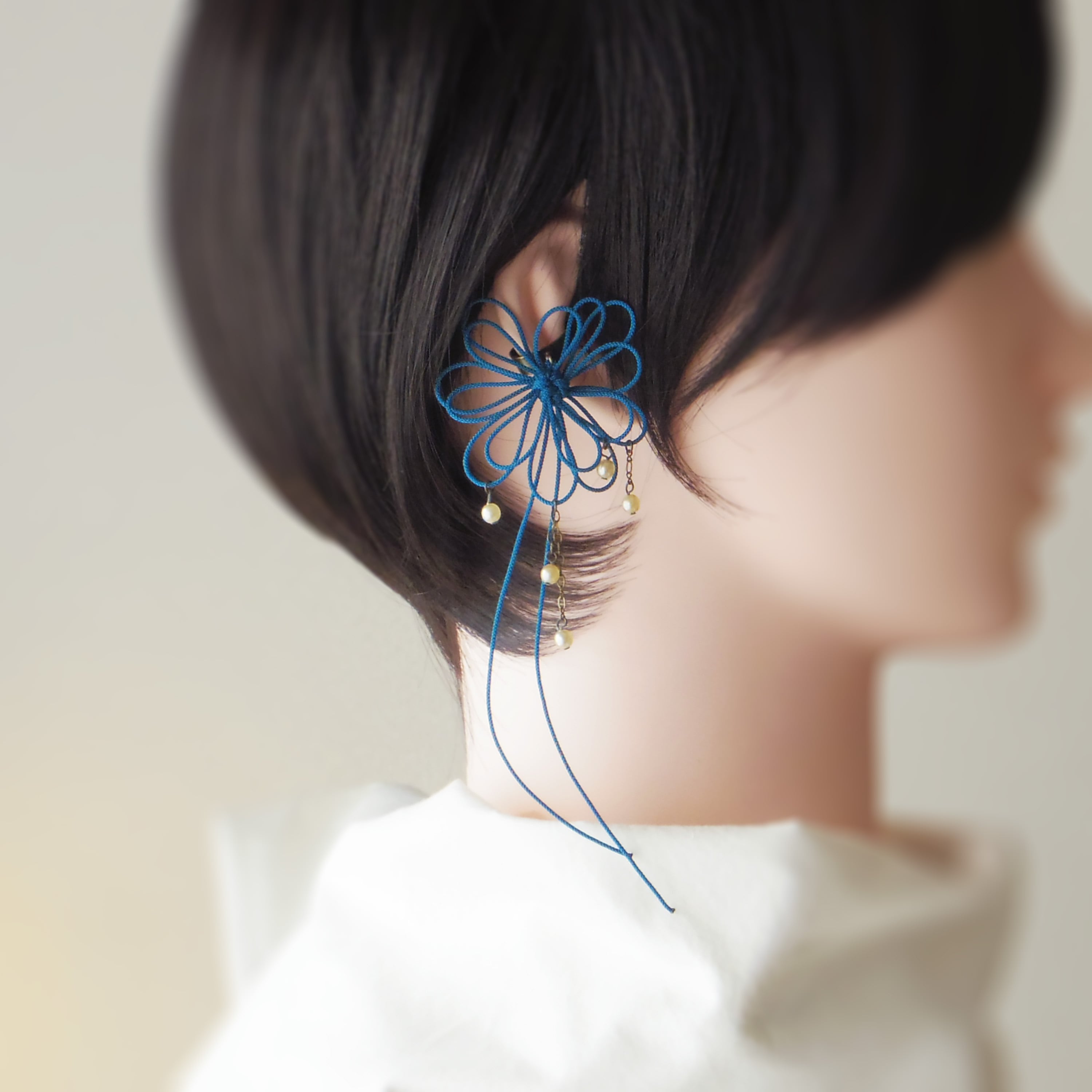飾り結びかたっぽイヤーカフ「ヒタ降リ揺レル」【軽量】+グラスパールで浴衣・着物・洋服に。