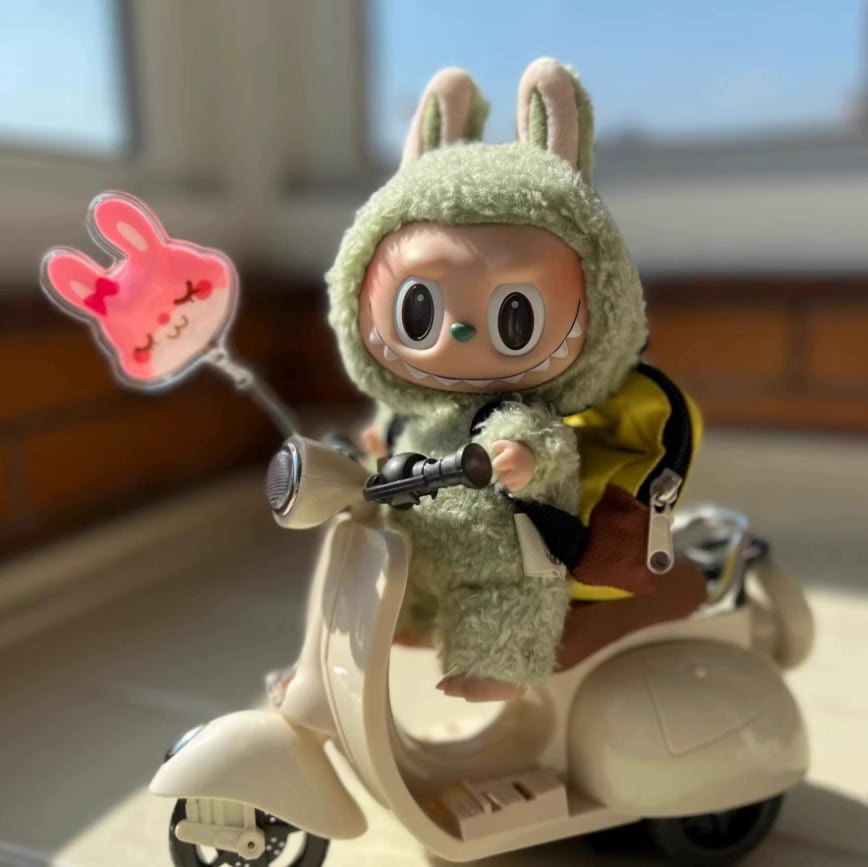 新入荷!LED点灯バイク ラブブ 可動バイク 電池式 超可愛い!Labubu可動バイク フィギュア LED点灯 4色展開 おもちゃ