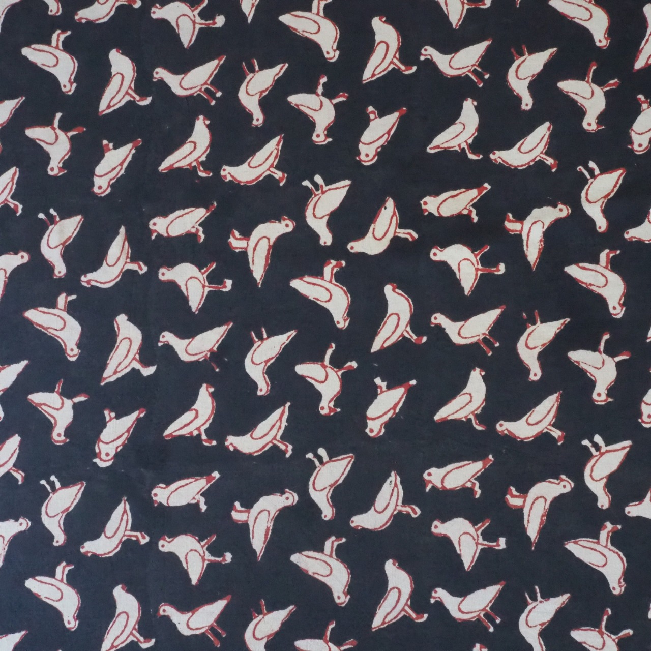 ブロックプリント生地【50cm単位】インド綿  Bird柄 黒×赤×生成り #50810-BK1【再入荷】