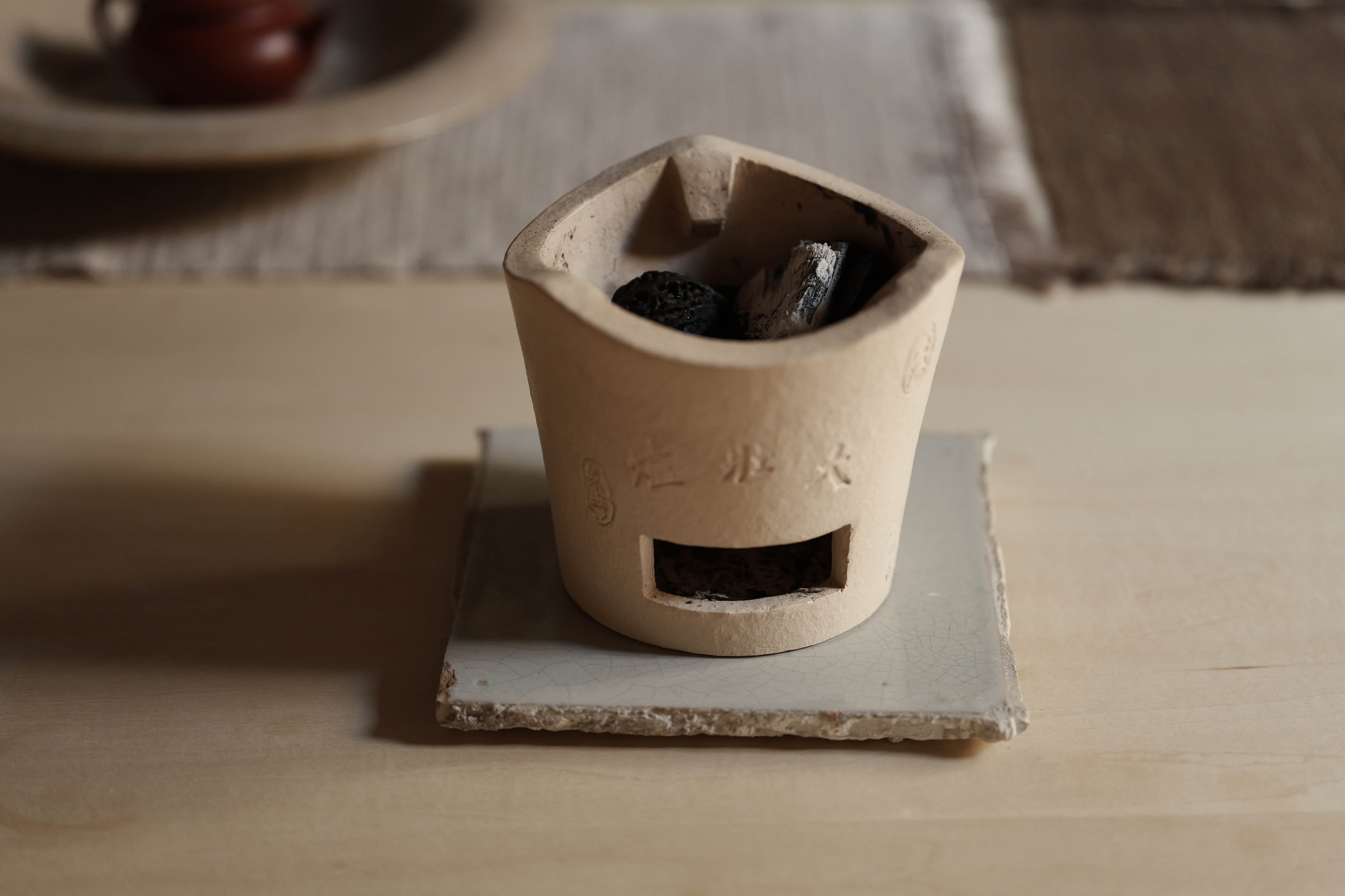 漳州窯涼炉「三峰炉/大壯炉/銀炉」（風門：四角・底径8㎝×高さ9.5