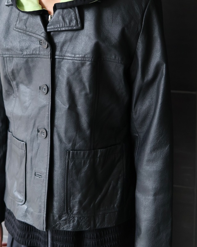2 pocket buttoned leather jacket