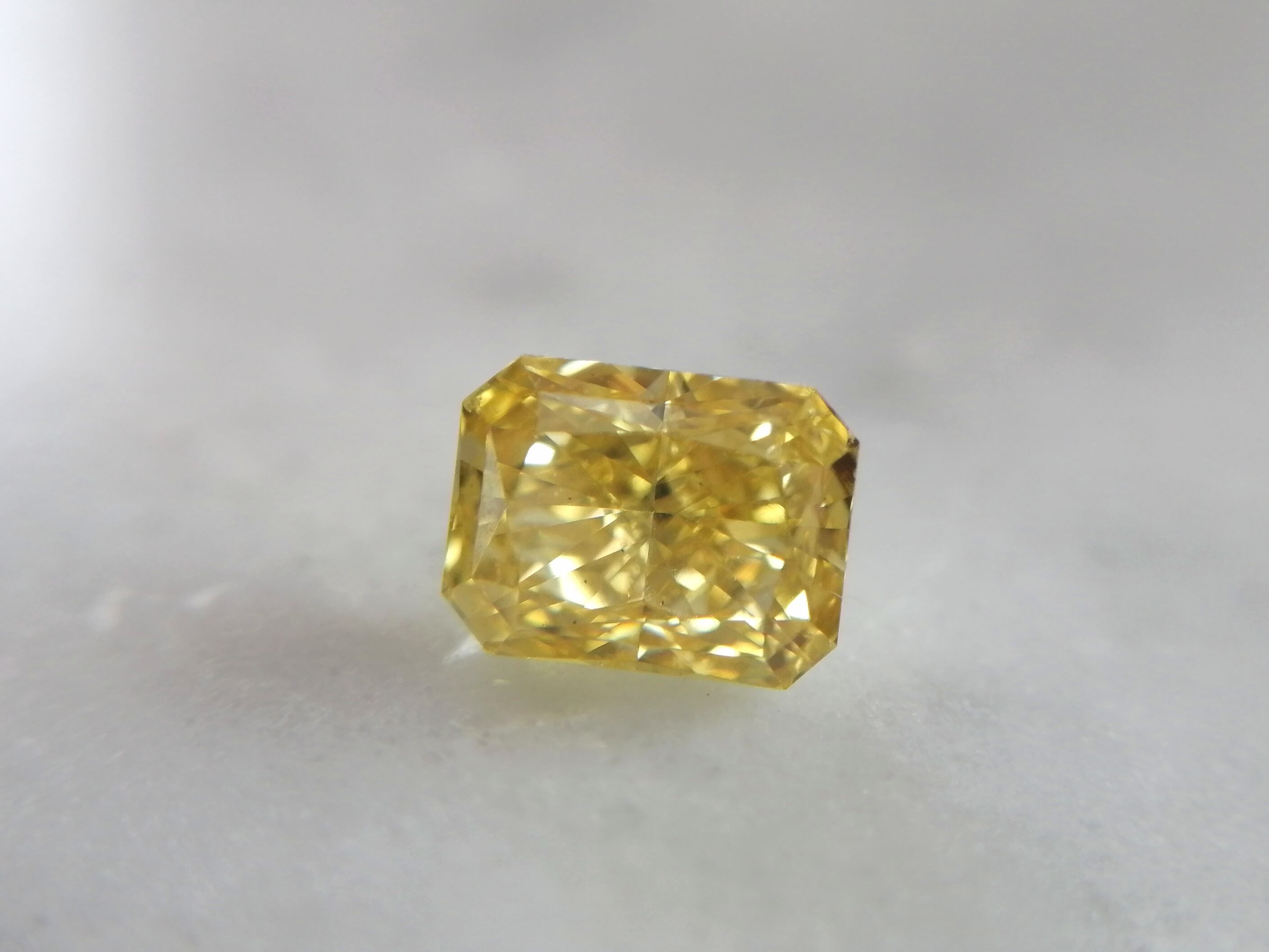 イエローダイヤモンドルース 0.611ct fancy vivid yellow SI1(CGL)