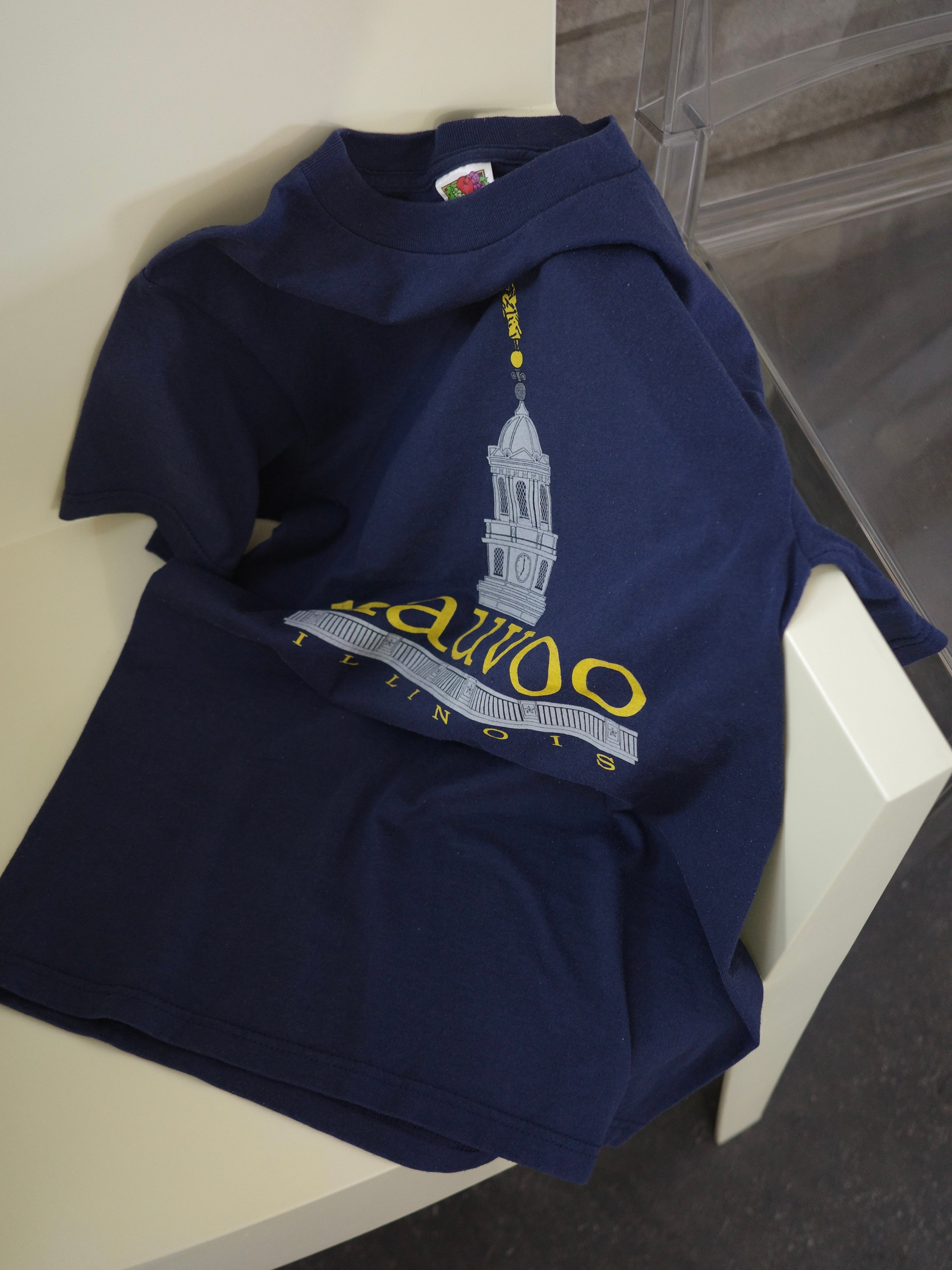 <vintage>”nauvoo” navy Tshirt