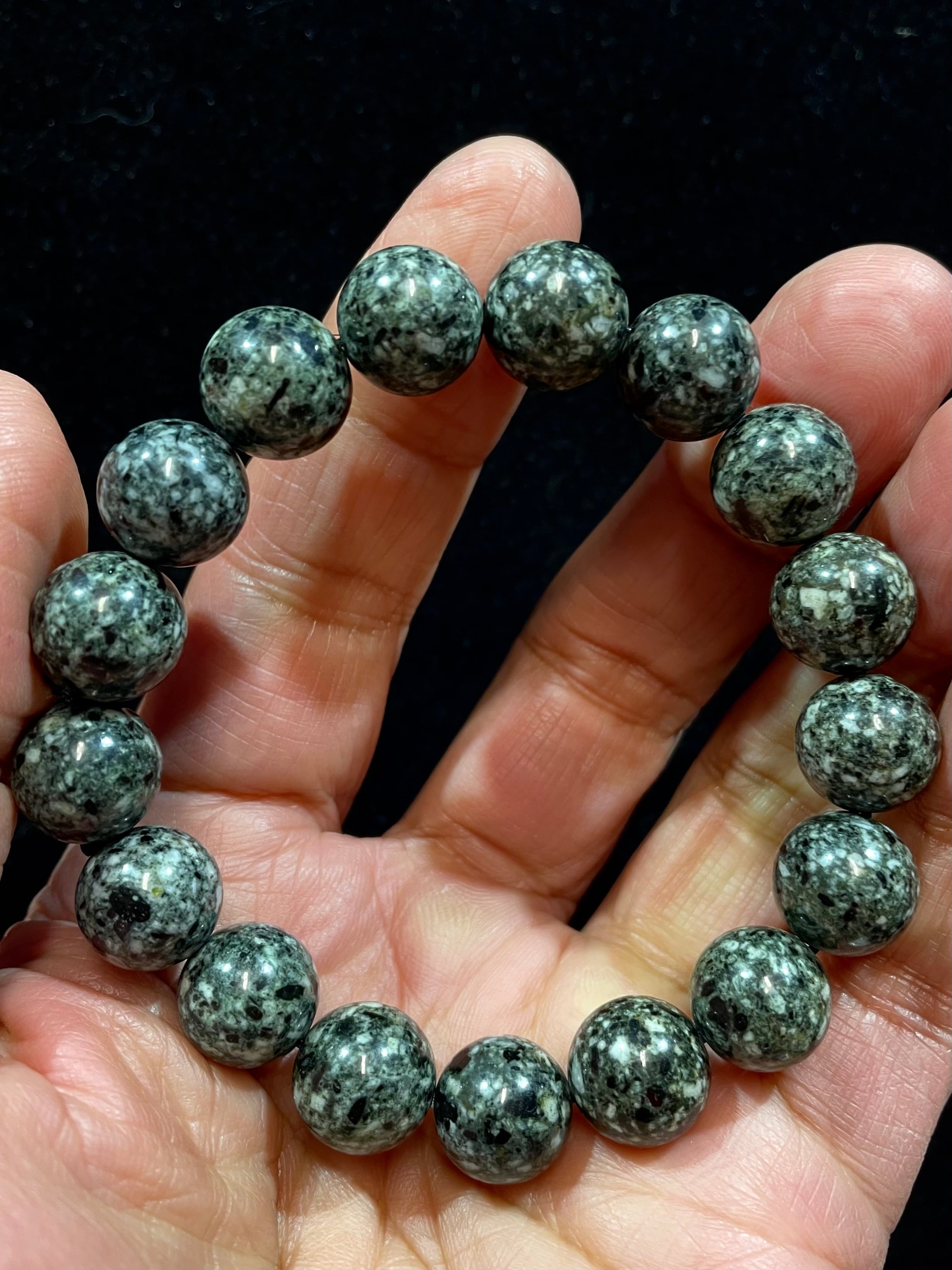 4) 霊石「遠野の石」12mmラウンドビーズ・ブレスレット