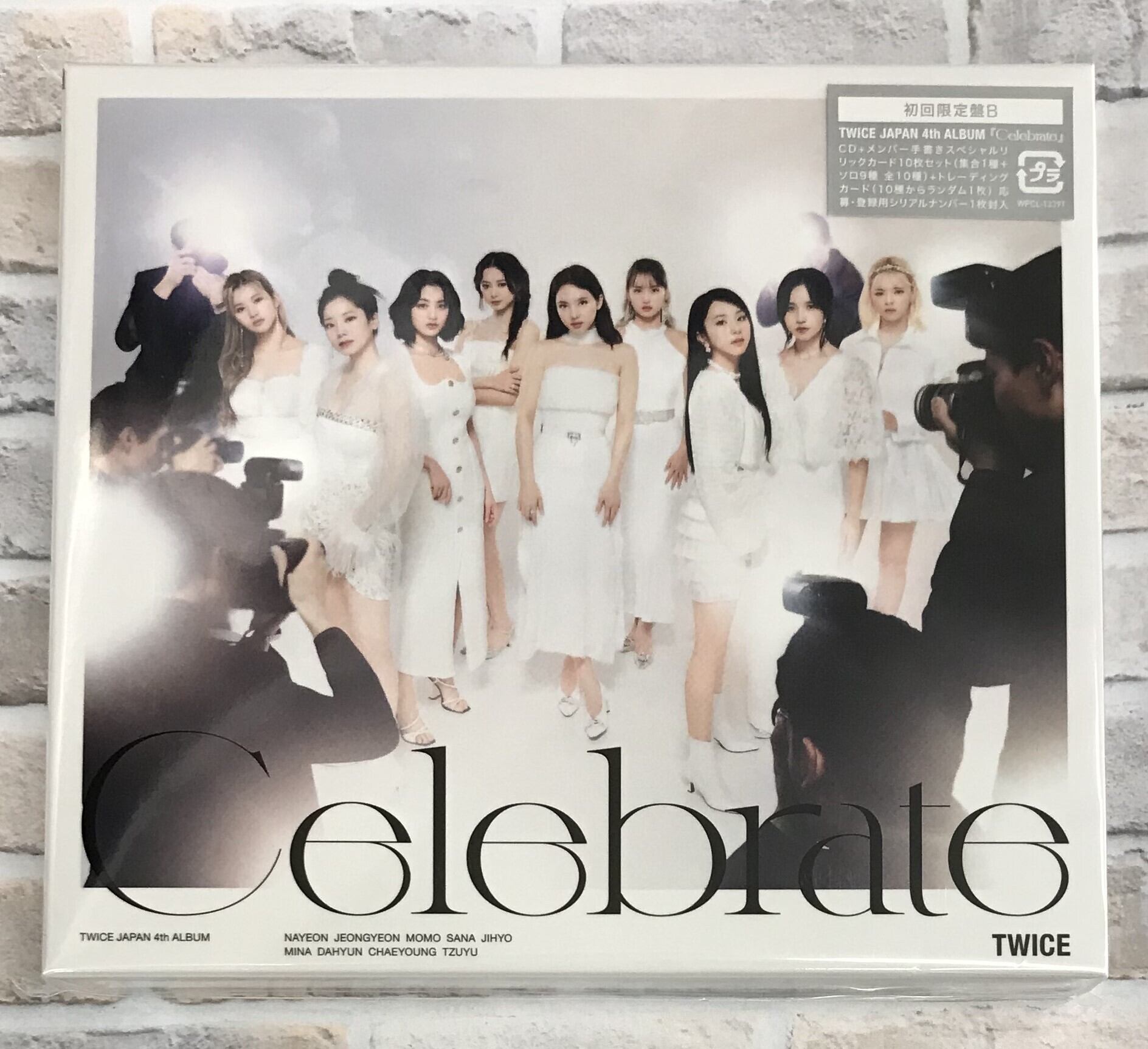 #TWICE4 初回限定盤A アルバム  CD トレカ　IDカード　シール2枚
