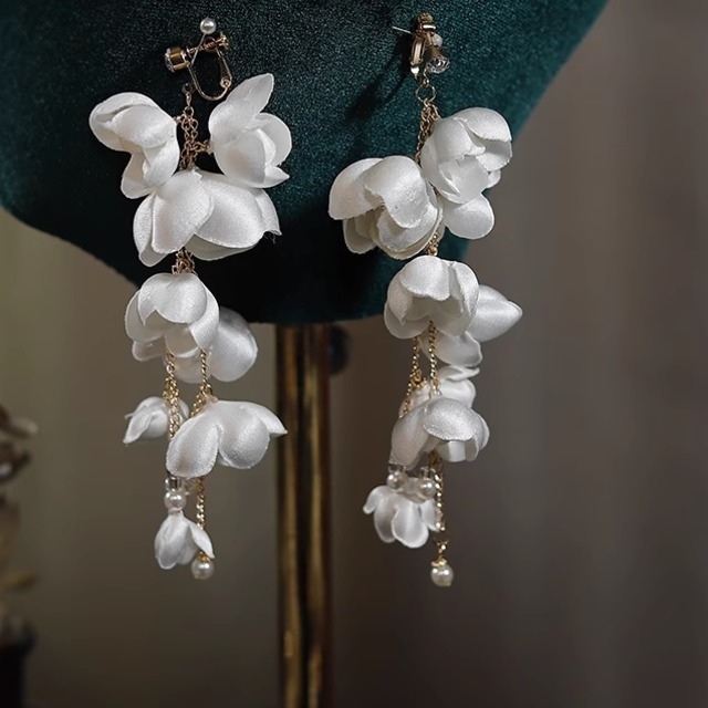 white flower long pierce＜a1855＞