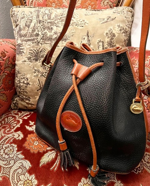 DOONEY&BOURKE real leather "巾着袋 type "sholder  bag