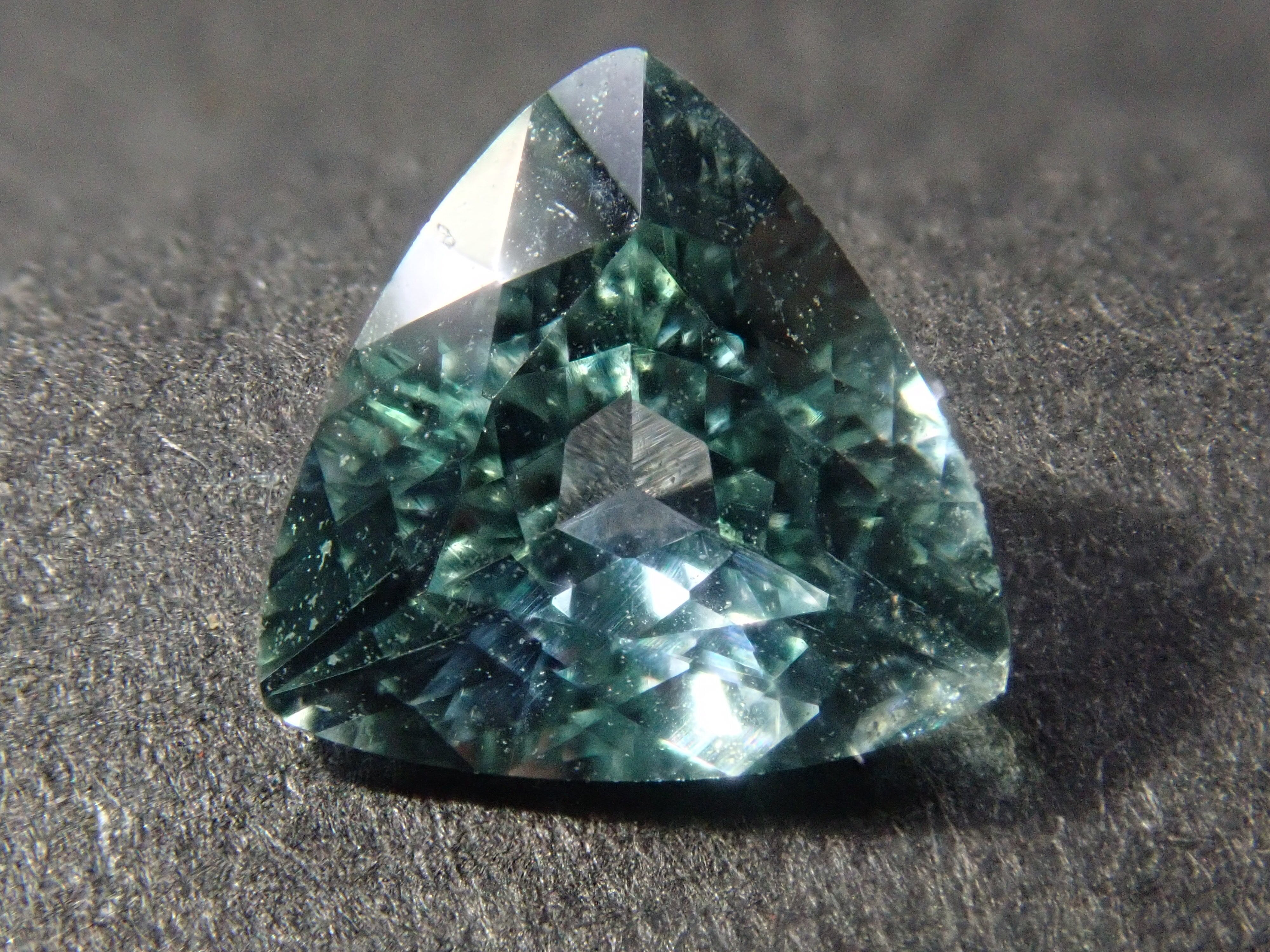 アメリカ産モンタナサファイア 0.618ct | Gem Shop Urcaguary
