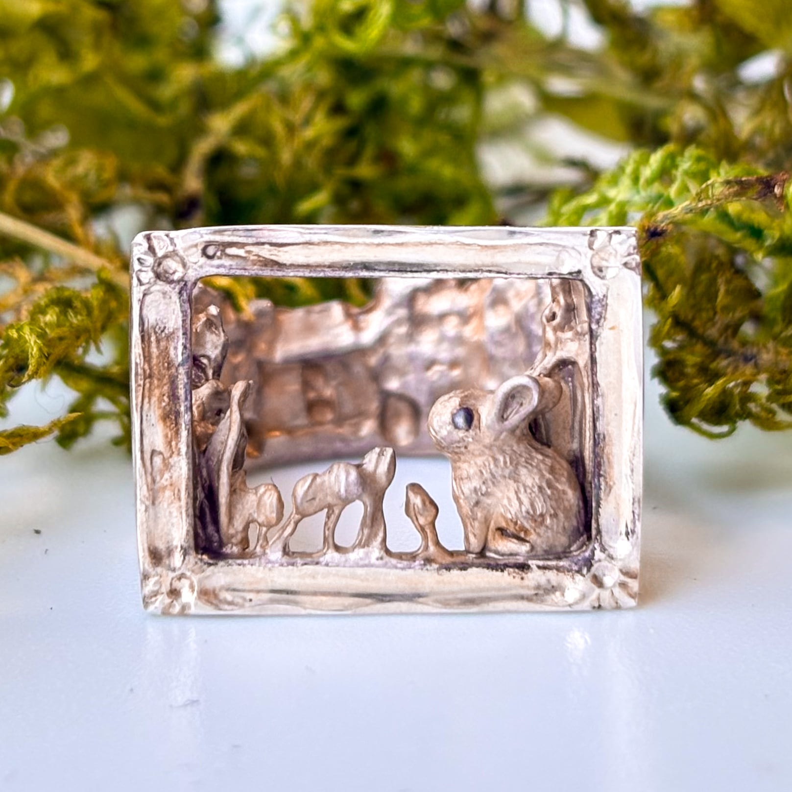 DECOvienya DE-113B 子ウサギとクローバーのリング(ブラック) | DECOvienya