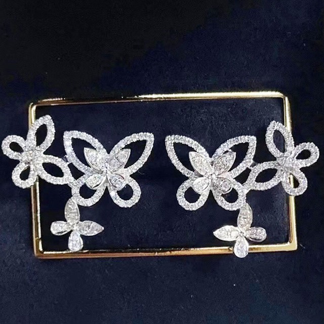 蝶々ピアス
