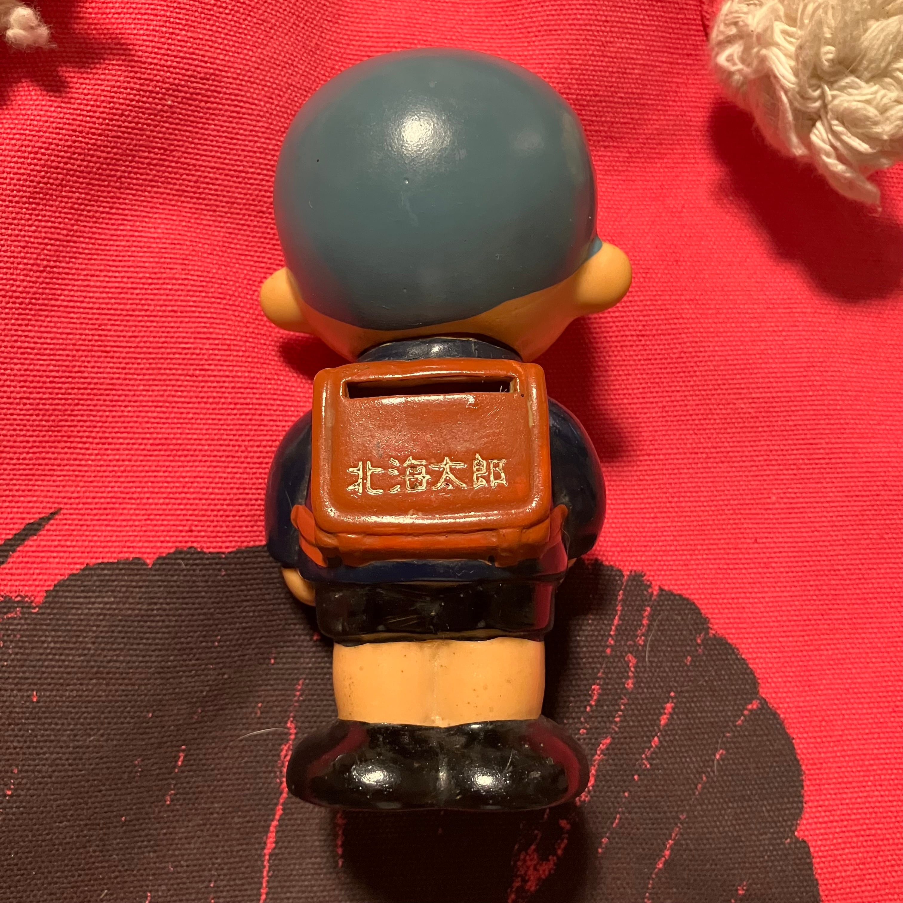 北海道銀行の北海太郎くん貯金箱。ランドセルに記名する良い子です 北海道銀行の北海太郎くん貯金箱。ランドセルに記名する良い子です