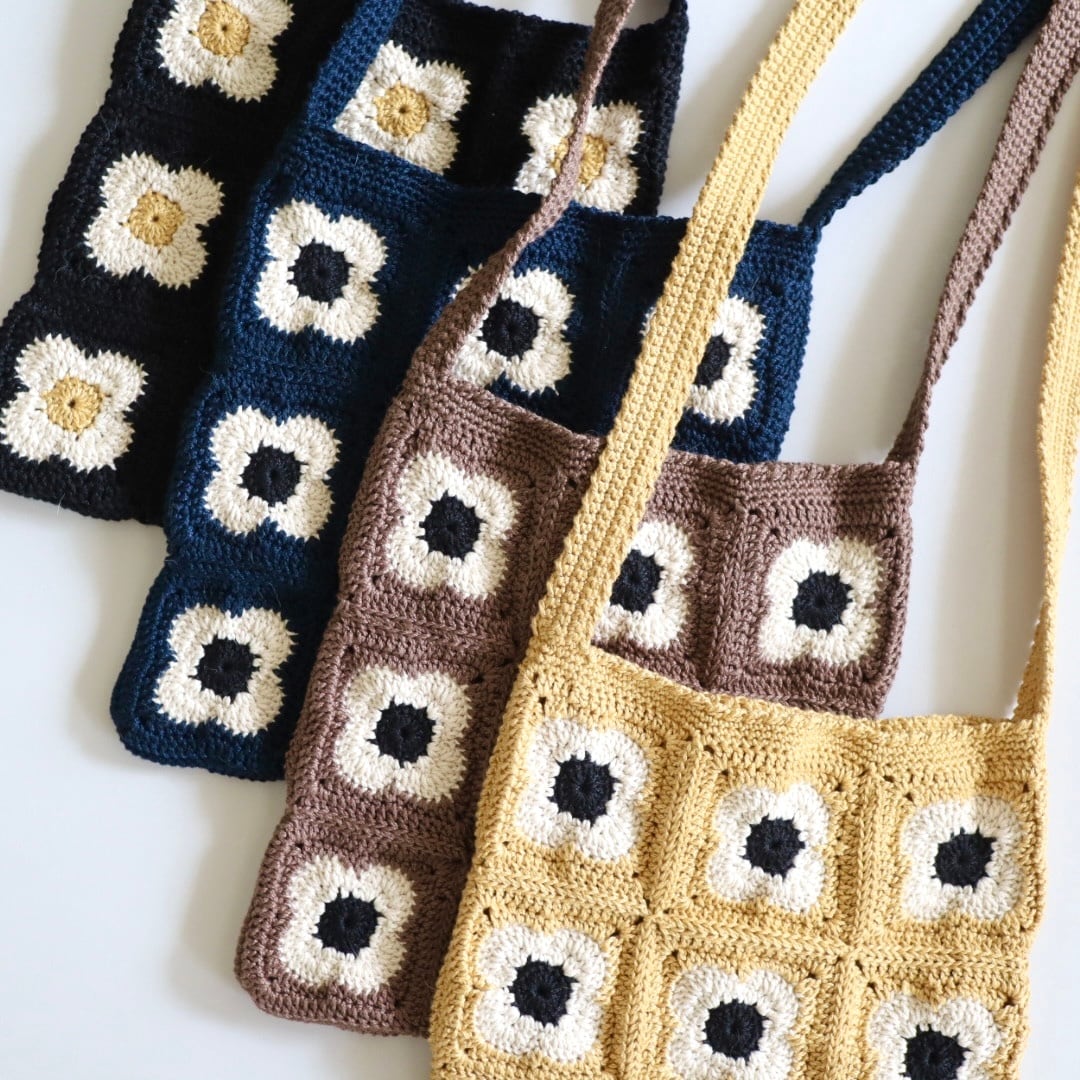 Crochet pochette Flower