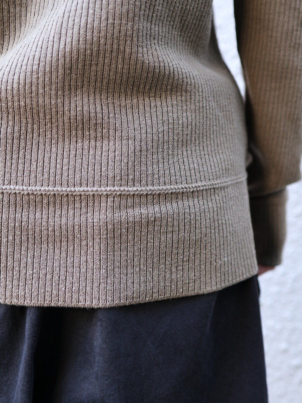 【blackbarrett】tight silhouette Vneck knit
