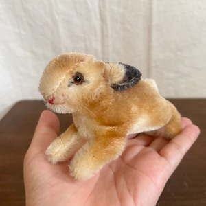 シュタイフの跳ねるうさぎ