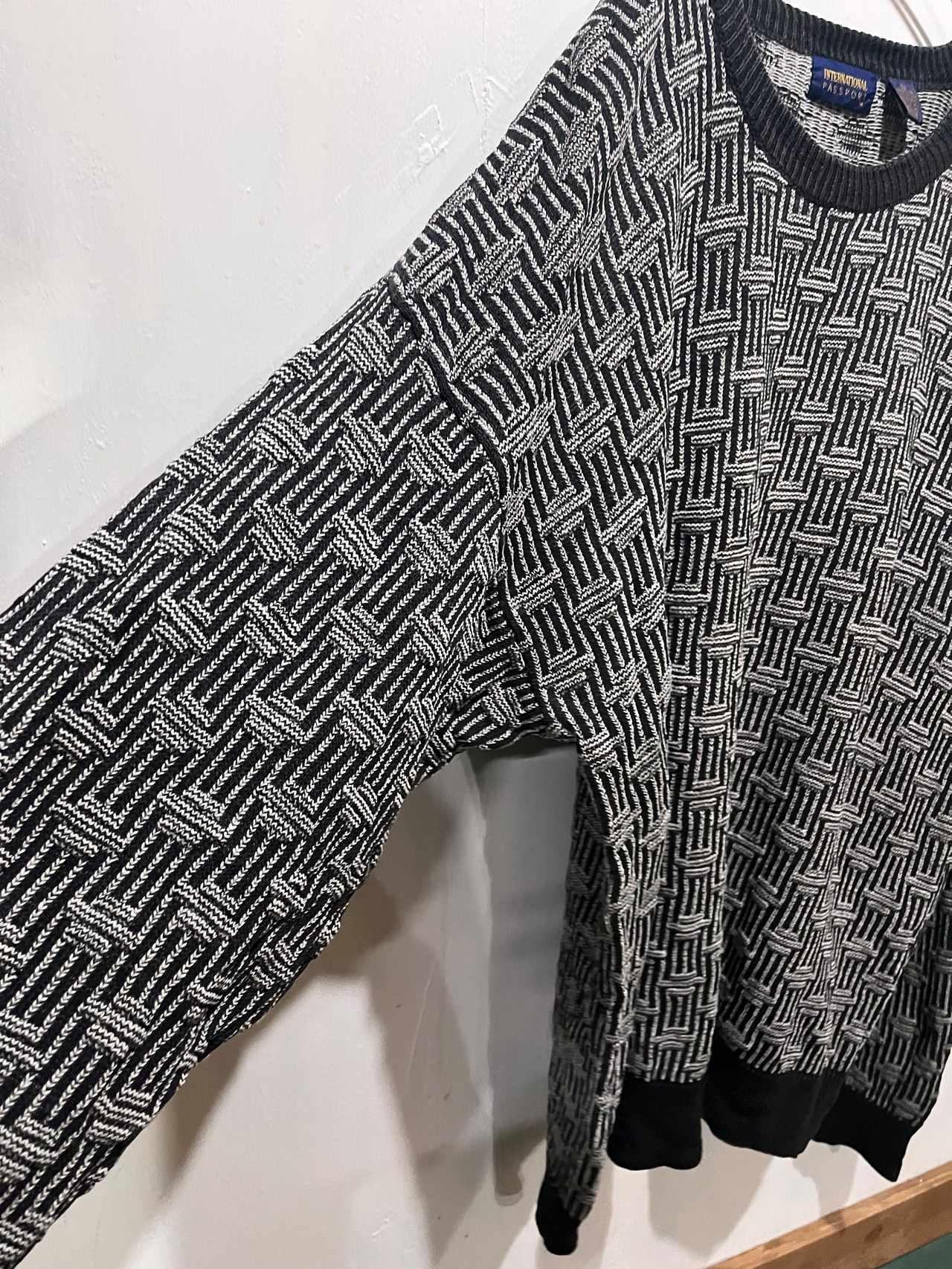 90's NTERNATIONAL PASSPORT Sweater【L】