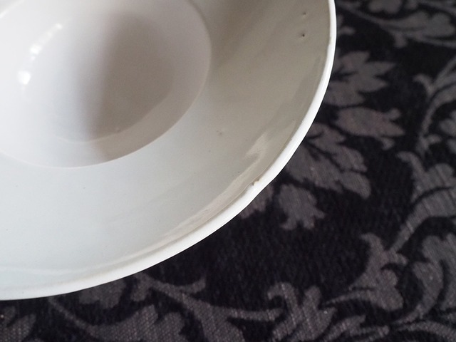 白釉の髭剃り皿