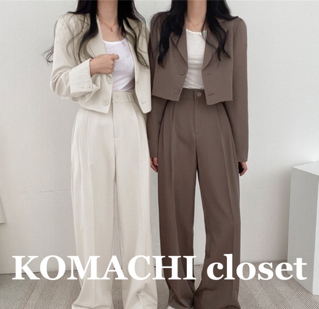 【送料無料】 パンツスーツ セットアップ ツーピース クロップジャケット ピンタックパンツ 上下セット 2点セット ツーピース  韓国 レディース  オルチャン 上着 スーツ 長袖 襟付き スリム 細身 ストレート 大人可愛い きれいめ シンプル 大人 上品 おしゃれ お洒落 かっこいい 大人女子 こなれ感 マニッシュ クール モード系 エレガント モダン 主役級 存在感 フォーマル 春 夏 秋 冬 オールシーズン  ビジネス OL 通勤  通学 デート  女子会 休日  レストラン モテ