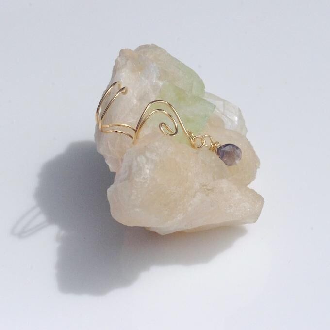 【一点物】✦⋆.すみれの花咲く頃⋆.アイオライトティアドロップシェイプイヤーカフ⋆.·サージカルステンレス⋆.·✦