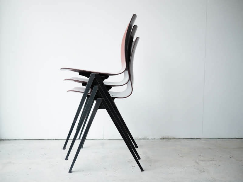 Galvanitas S22 Stacking Chair | NO AGE