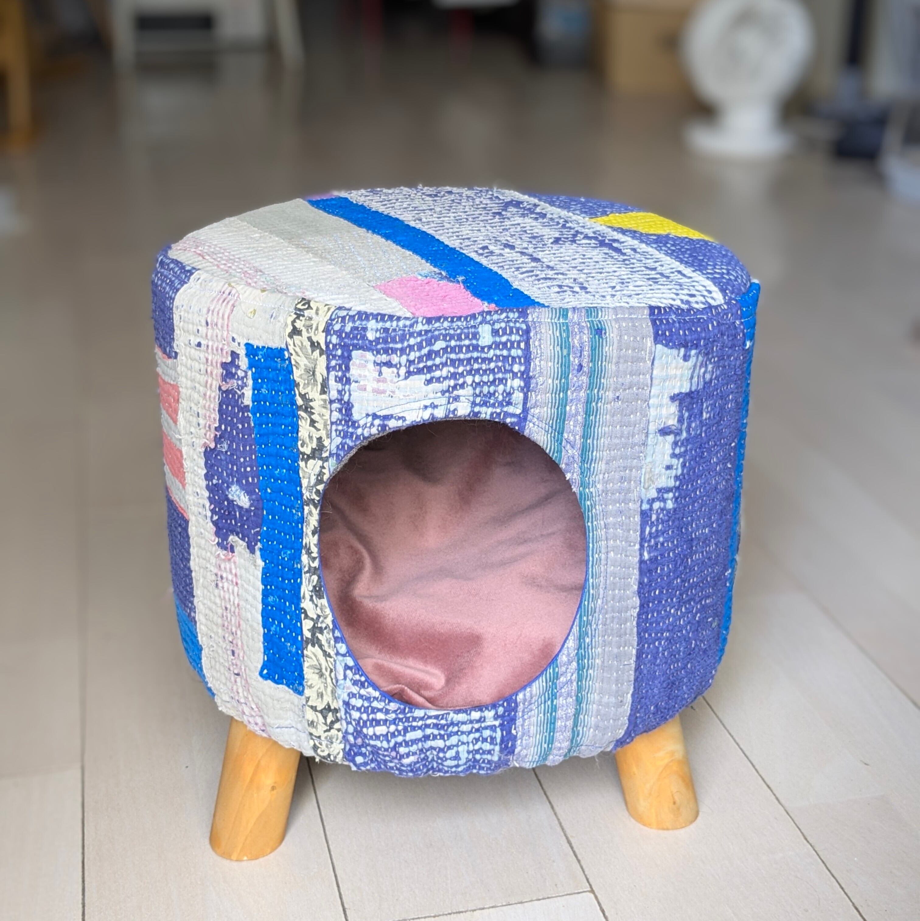 ヴィンテージラリーキルトのスツール　刺繍布　キャットハウス　刺し子　刺繍布 椅子・チェア ヴィンテージラリーキルトのスツール 猫ハウス キャット