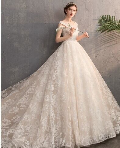 美品！ ウエディングドレス 贅沢な小花総レース 深Vネックド トレーン  