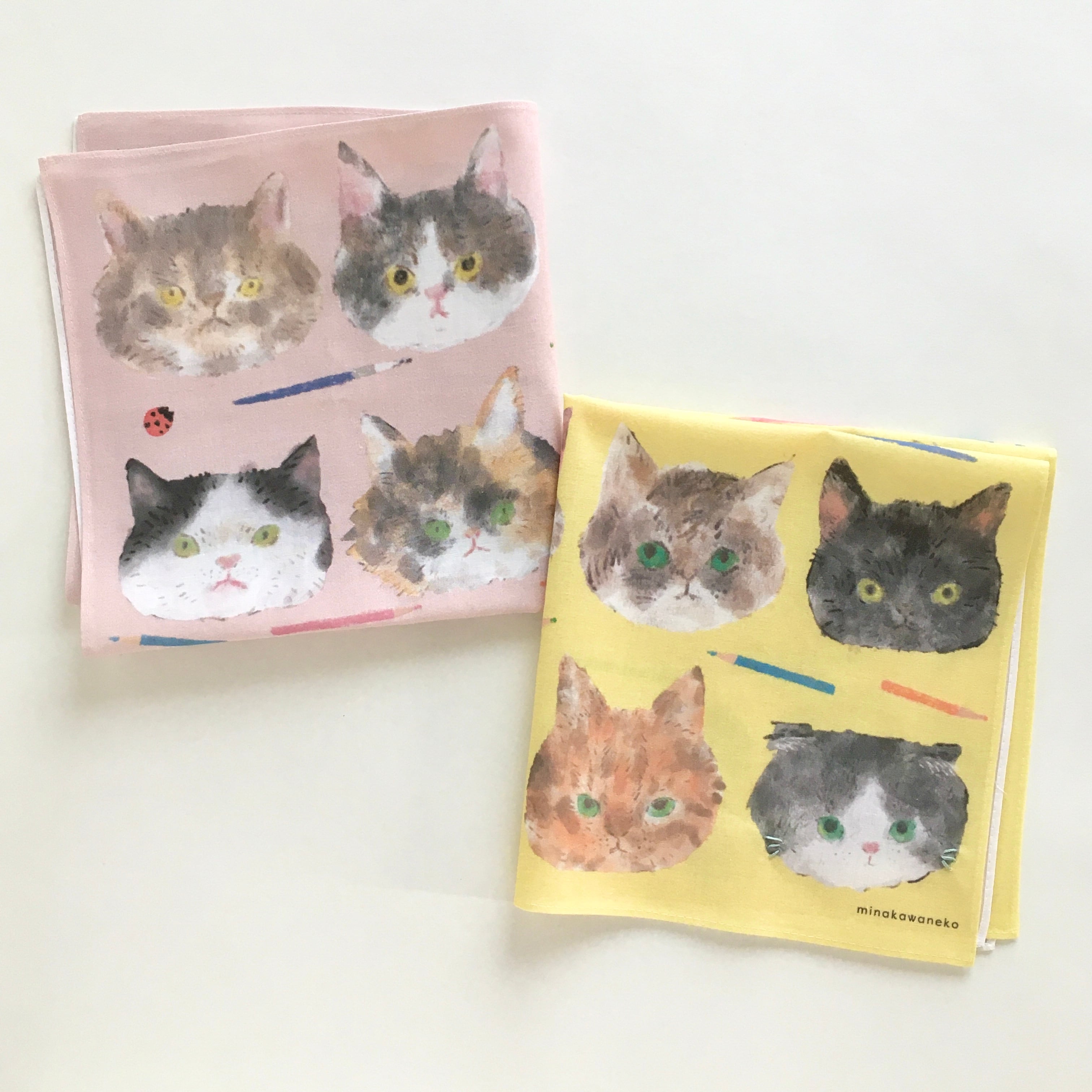 きょとん顔の猫たち 猫ヒゲの手刺繍入りハンカチ プチギフトや誕生日