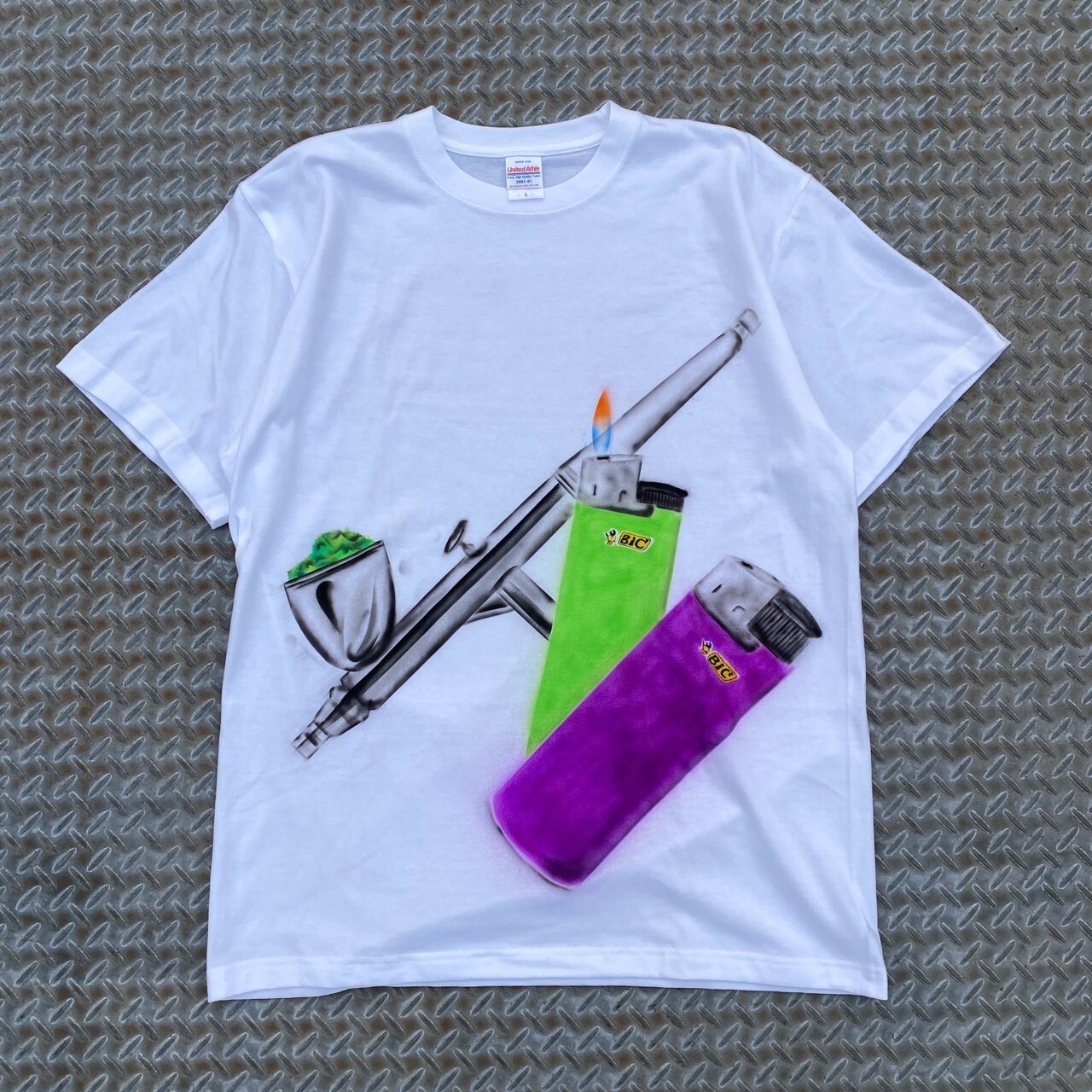 Ria. "HAND AIRBRUSH T-SHIRT" L