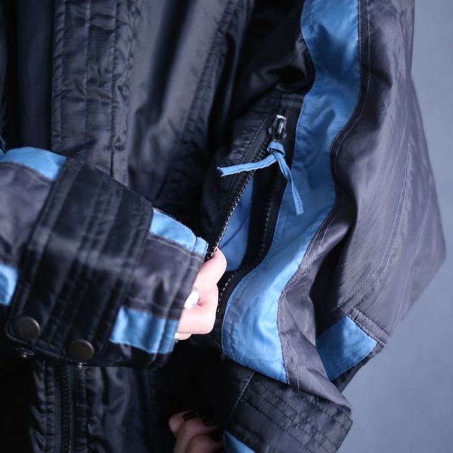 "black×blue" many zip pocket gimmick design zip-up nylon jacket