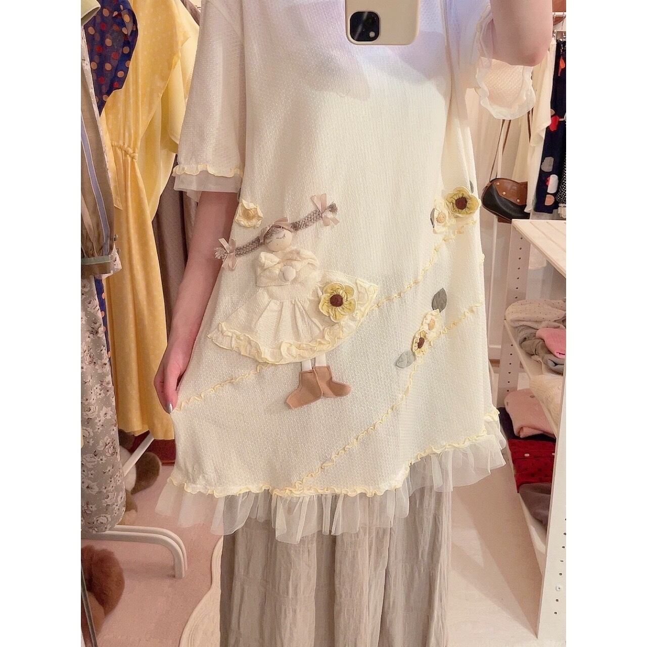 doll & flower applique pull over