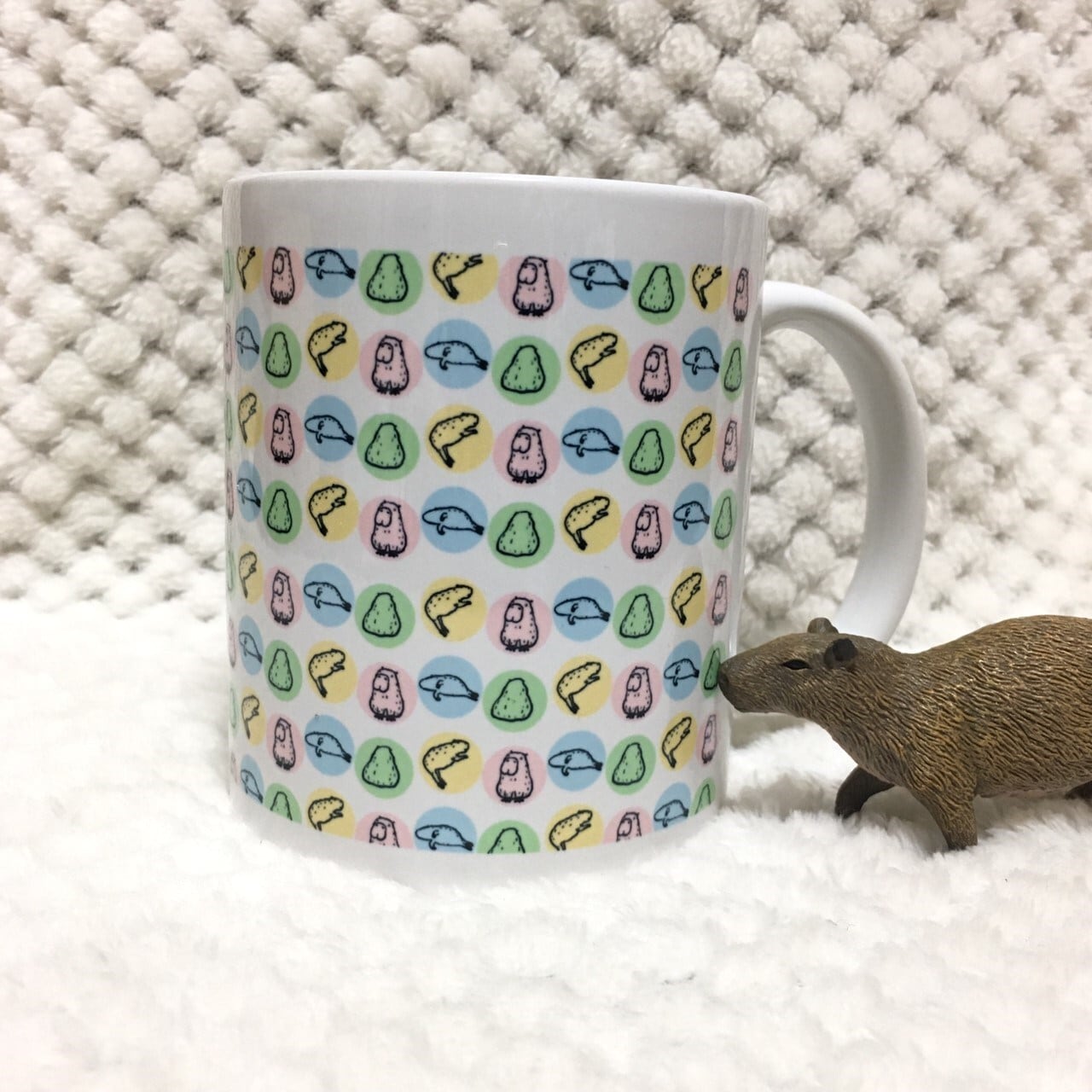 ゆる～いカピバラのマグカップ カラフル大群 | カピ族の集い