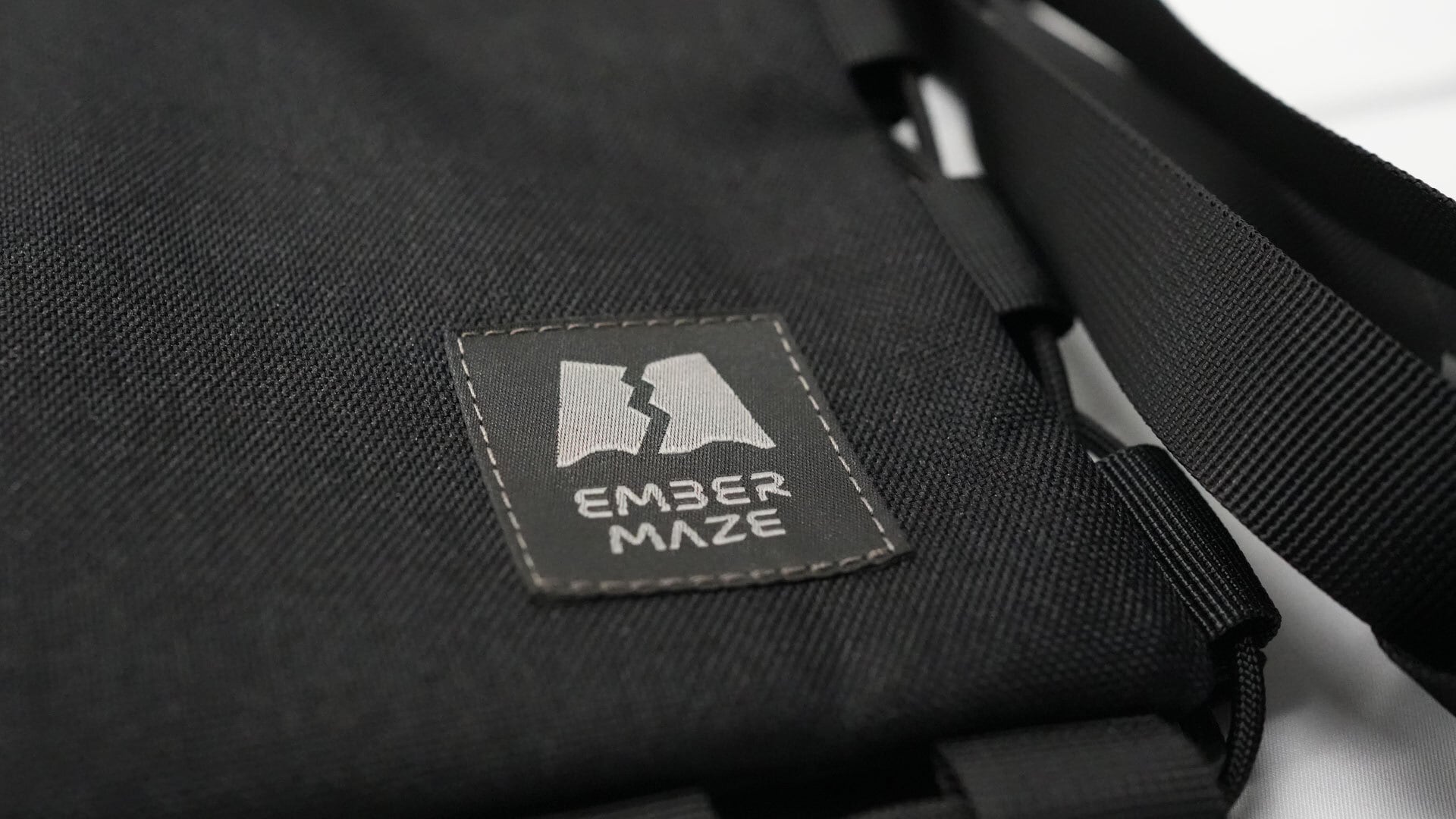 ダブルサコッシュ（小） | EMBER MAZE official shop
