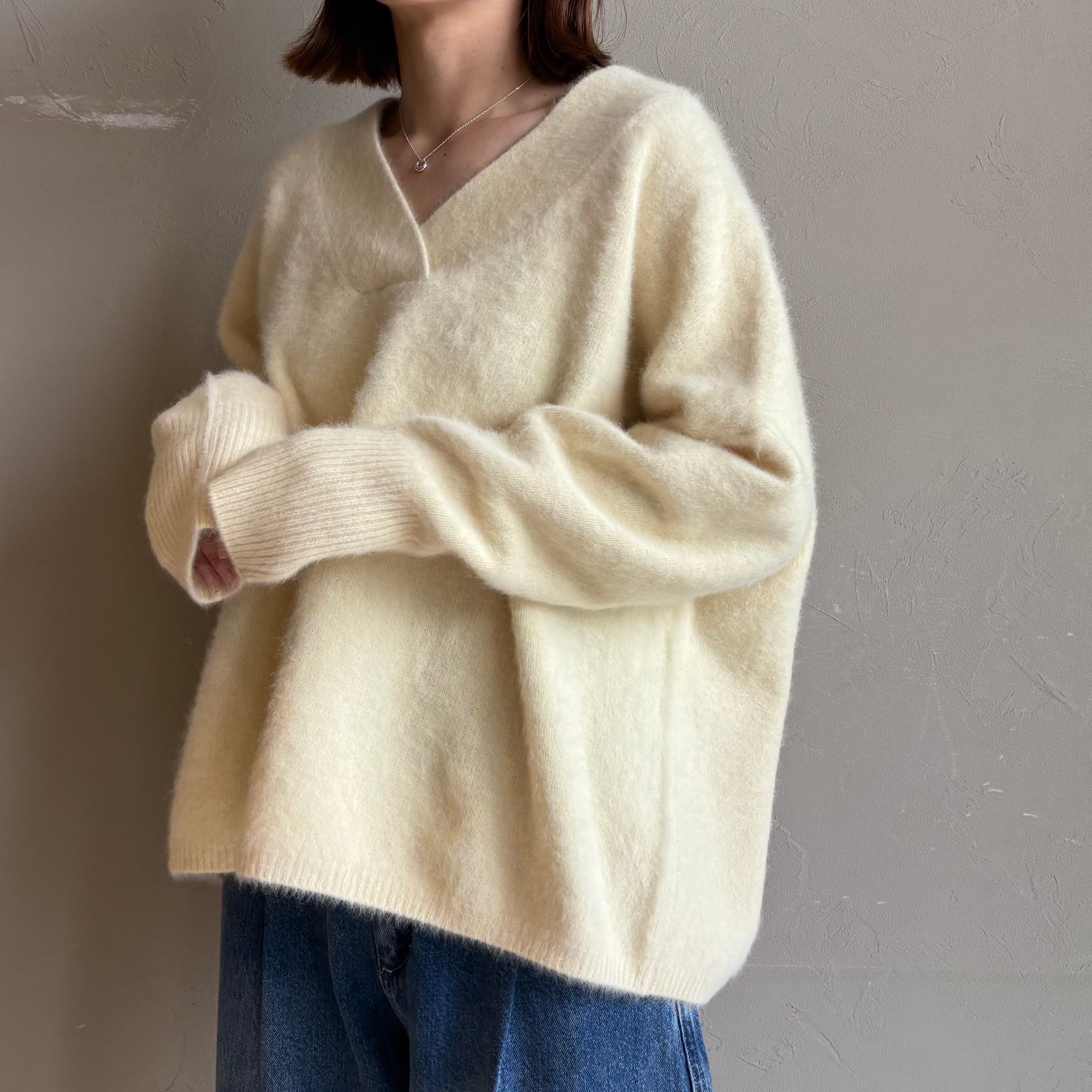 《 9/30までご予約|10/中旬~入荷 》【 LILLY LYNQUE 】Fox Cashmere Arrange neck Tops