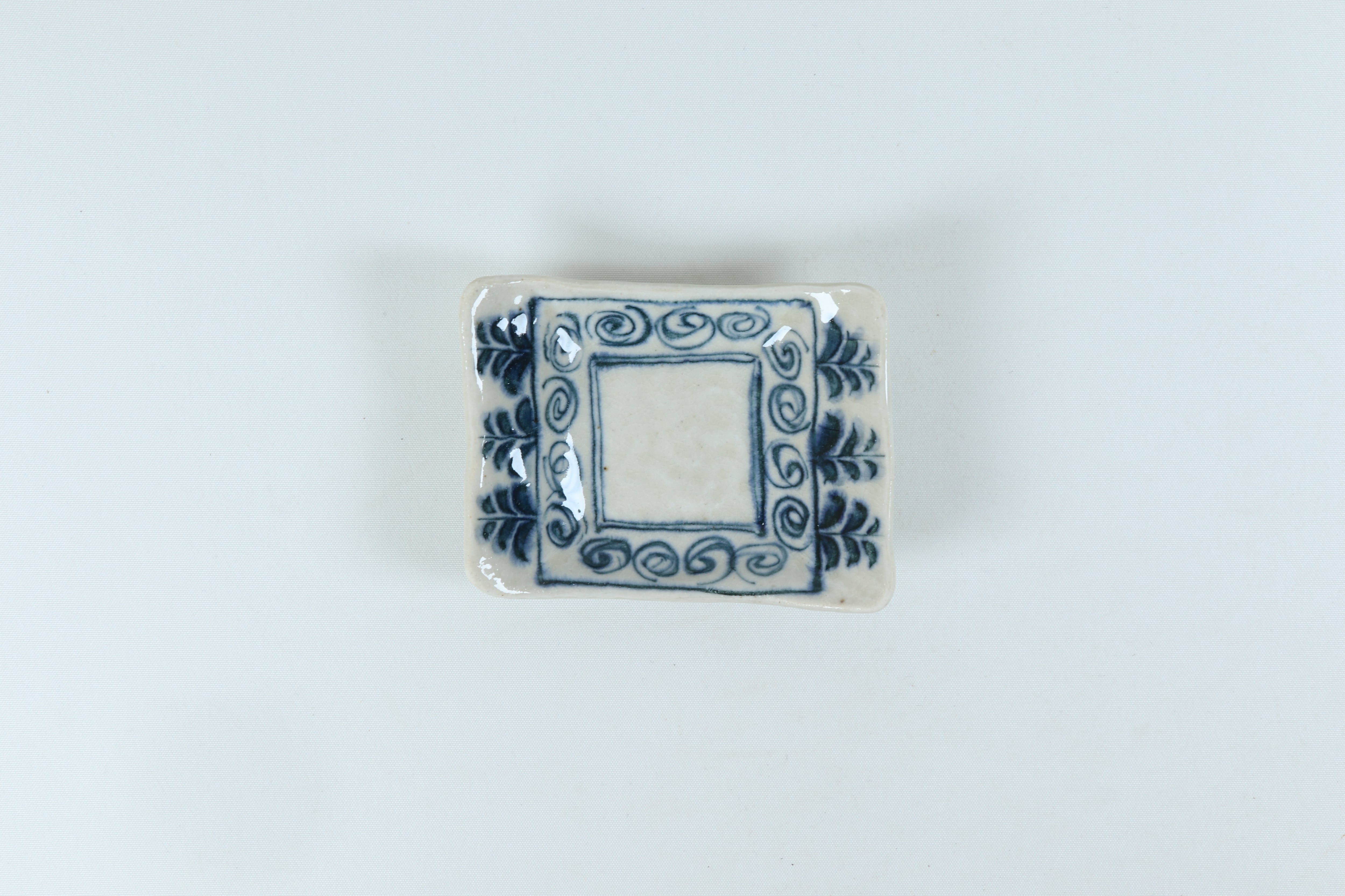 安南 長角珍味鉢 渦草紋【B級品 特価】