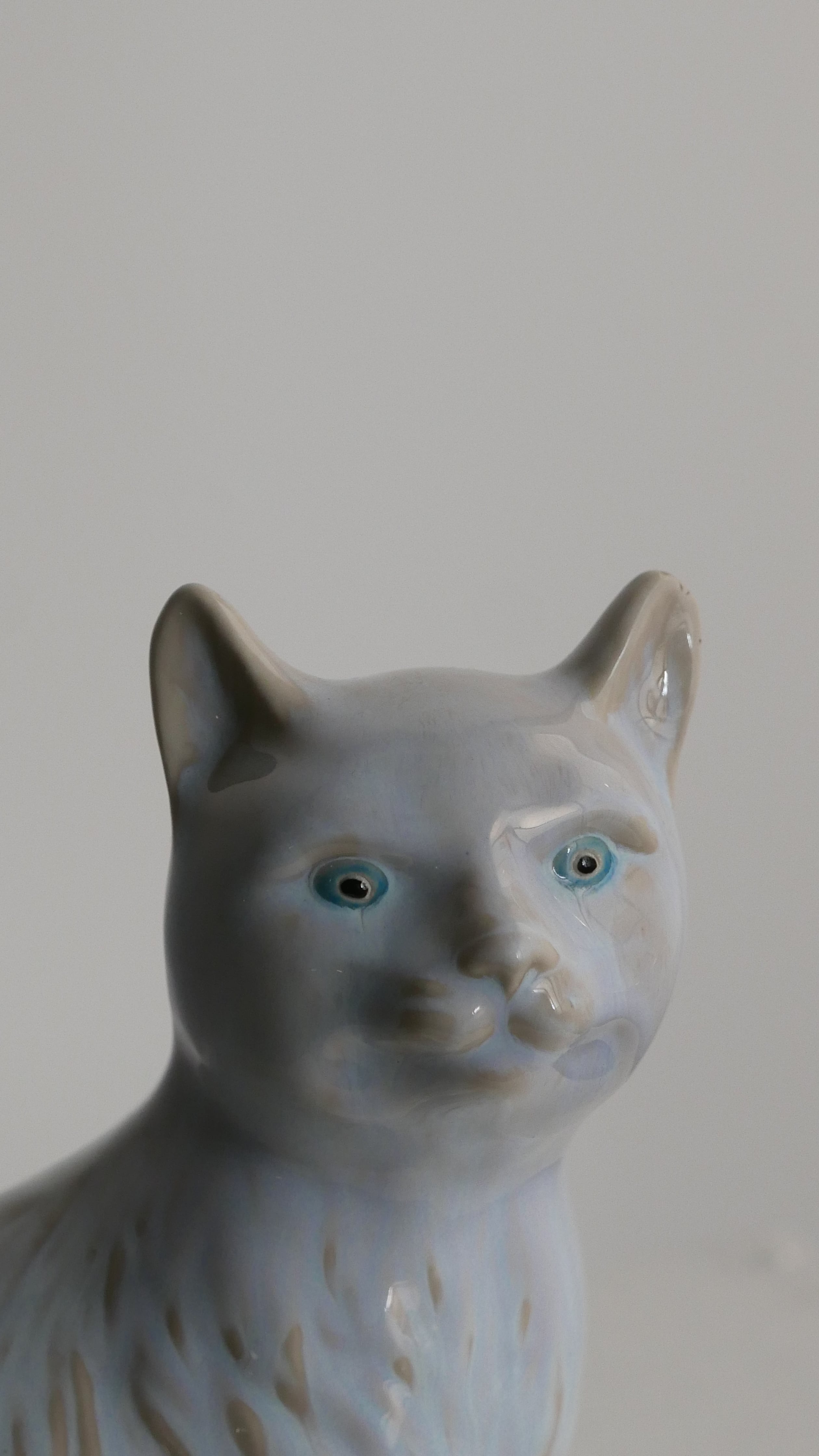 pottery cat , ice blue / old vietnam