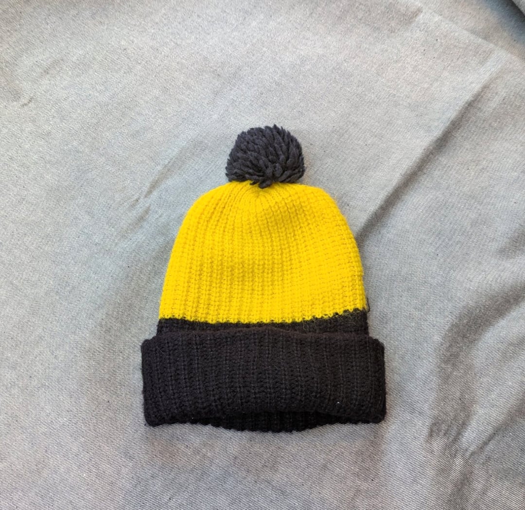 ボンボン付き beanie two tone 小岩店