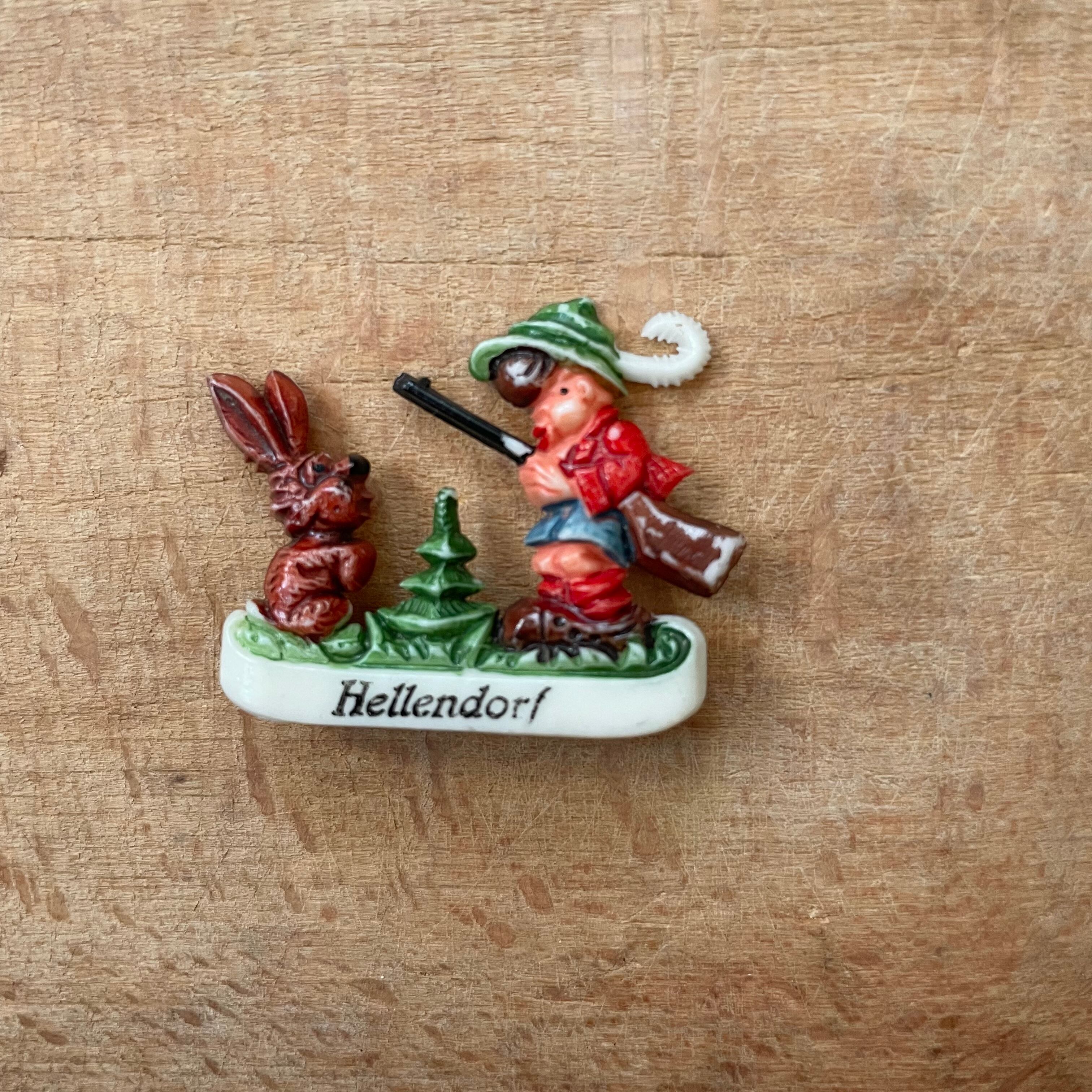 うさぎと少年のブローチ