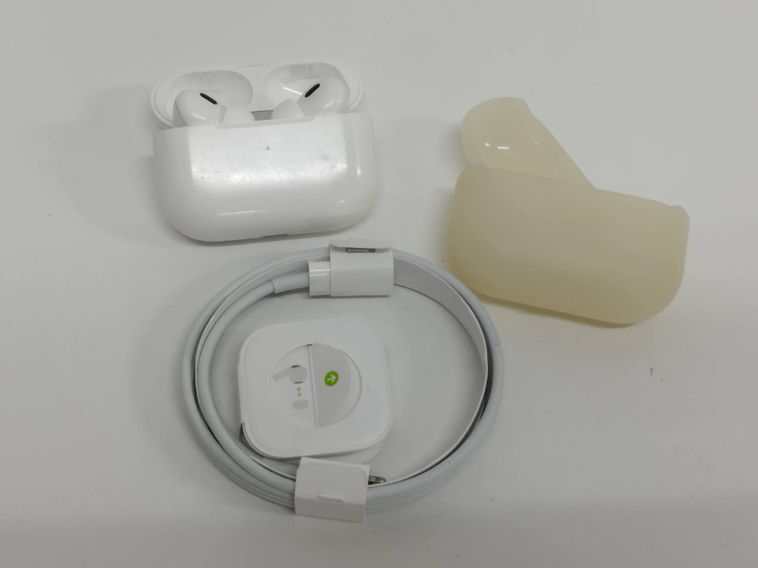 正規品】Apple AirPods Pro 第2世代/A2700,A2698,A2699/ワイヤレス