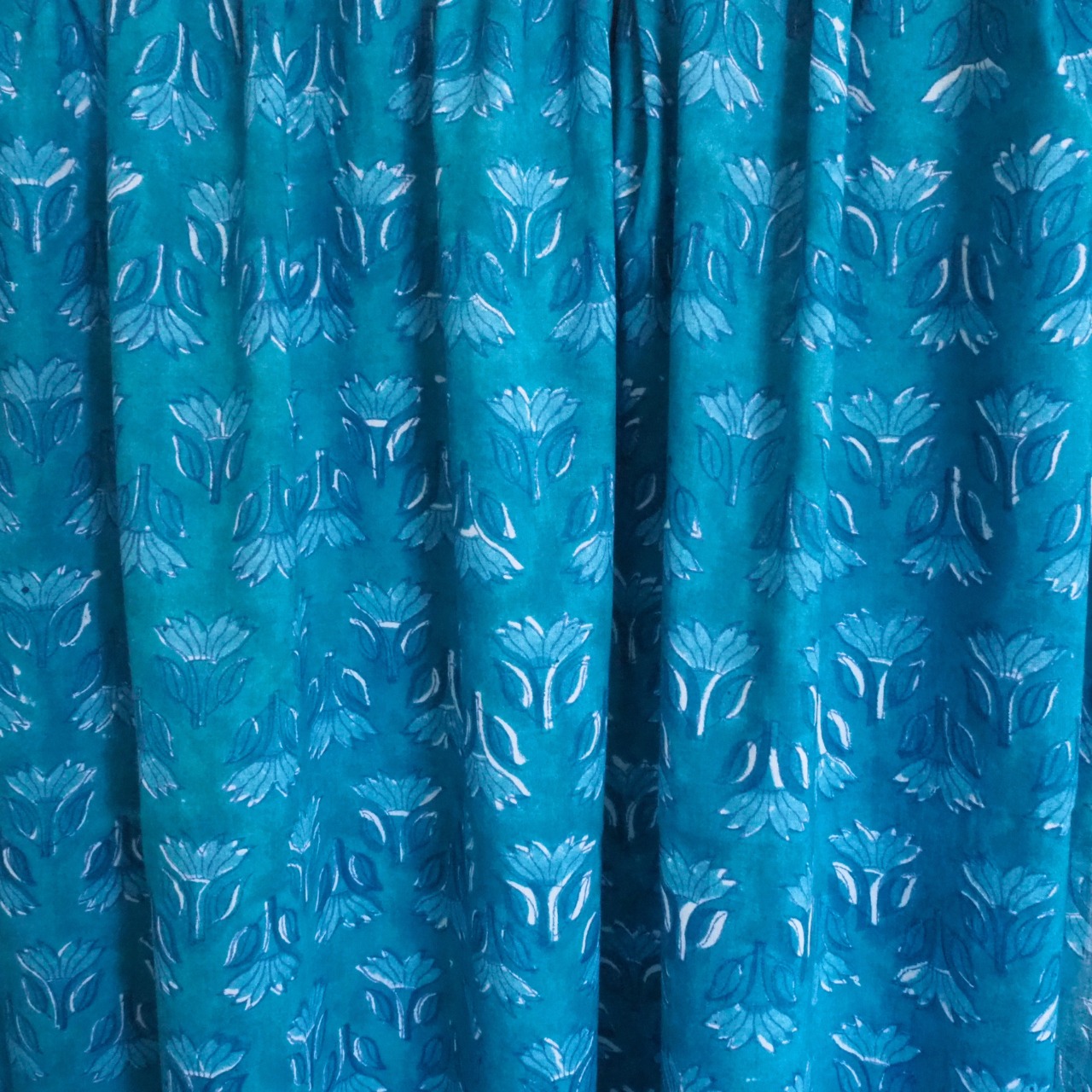 ブロックプリント生地【50cm単位】インド綿 花柄 マリンブルー #45292-BL1