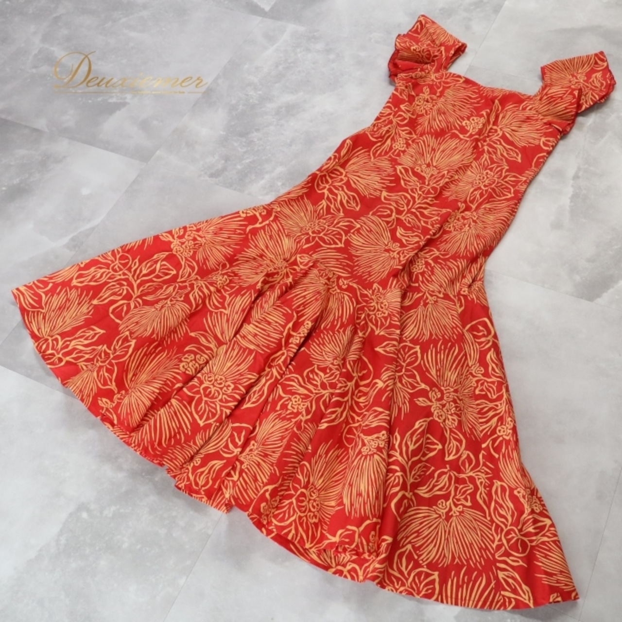 フラダンス 衣装 ワンピース ドレス レッド系 アロハスタンダード 日本製 ハワイアンプリント ALOHA STANDARDS アロハ フラ ダンス レッスン 練習 花柄 植物柄 イエロー系 赤 黄 フリル 華やか 鮮やか かわいい おしゃれ 上品 フリル袖 女性用 アロハシャツ