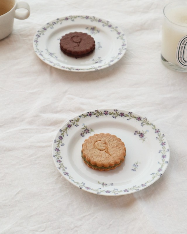 Limoges リモージュ “Fleurettes” 小花柄の平皿プレート/A