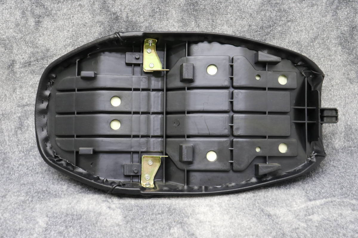 ゼファー1100 鋲打ち 茶ツートン 新アンコ タックロールシート