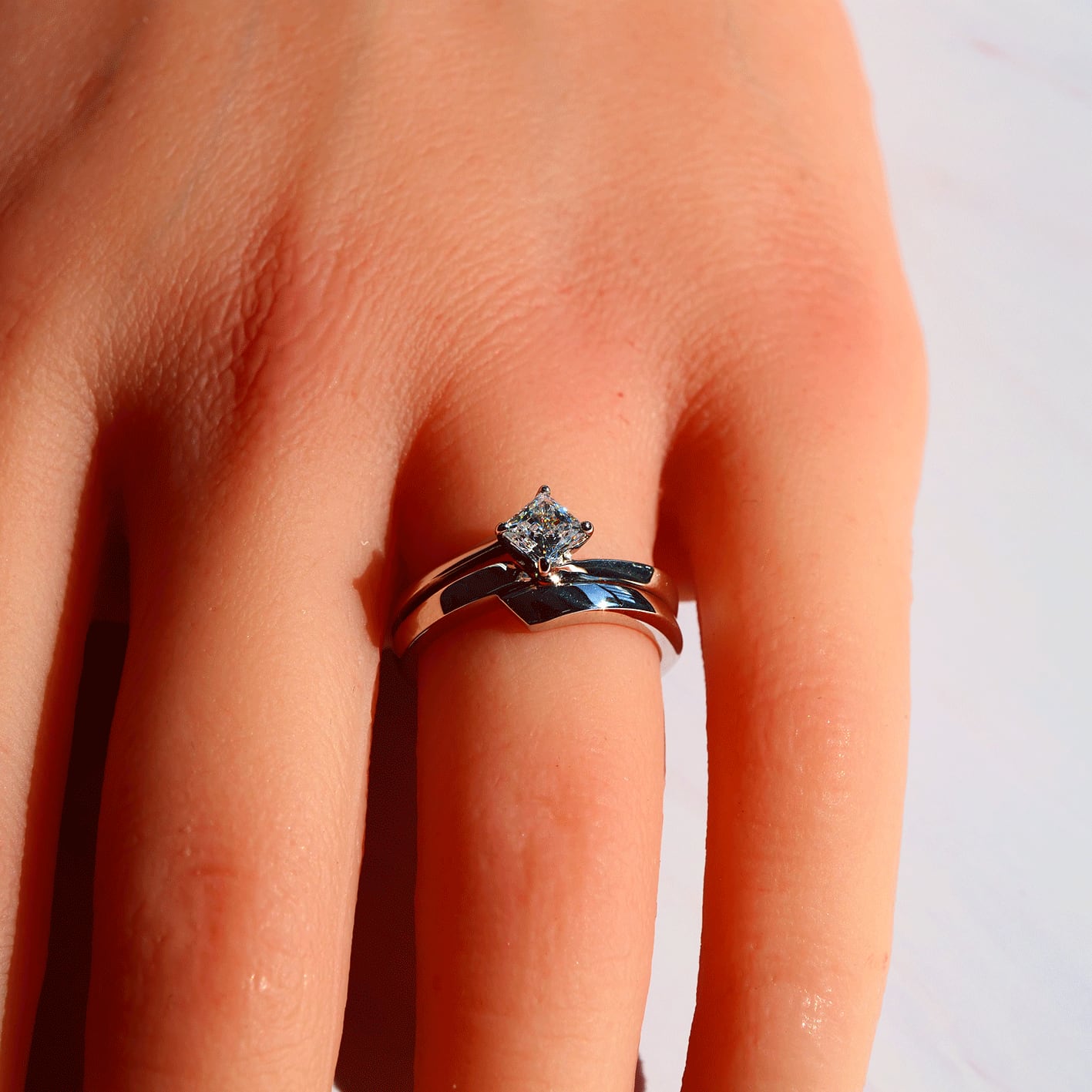 【K18ゴールド プラチナ エンゲージリング 婚約指輪】K18 Pt950 天然ダイヤモンド モアサナイト 婚約指輪 エンゲージリング シリーズ004
