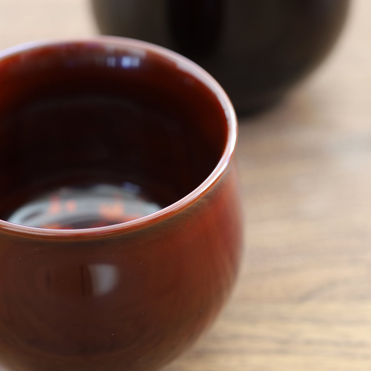 丸ぐい呑み】白檀塗り / ①真塗り ②溜塗り 作：畠中昭一（現代の名工