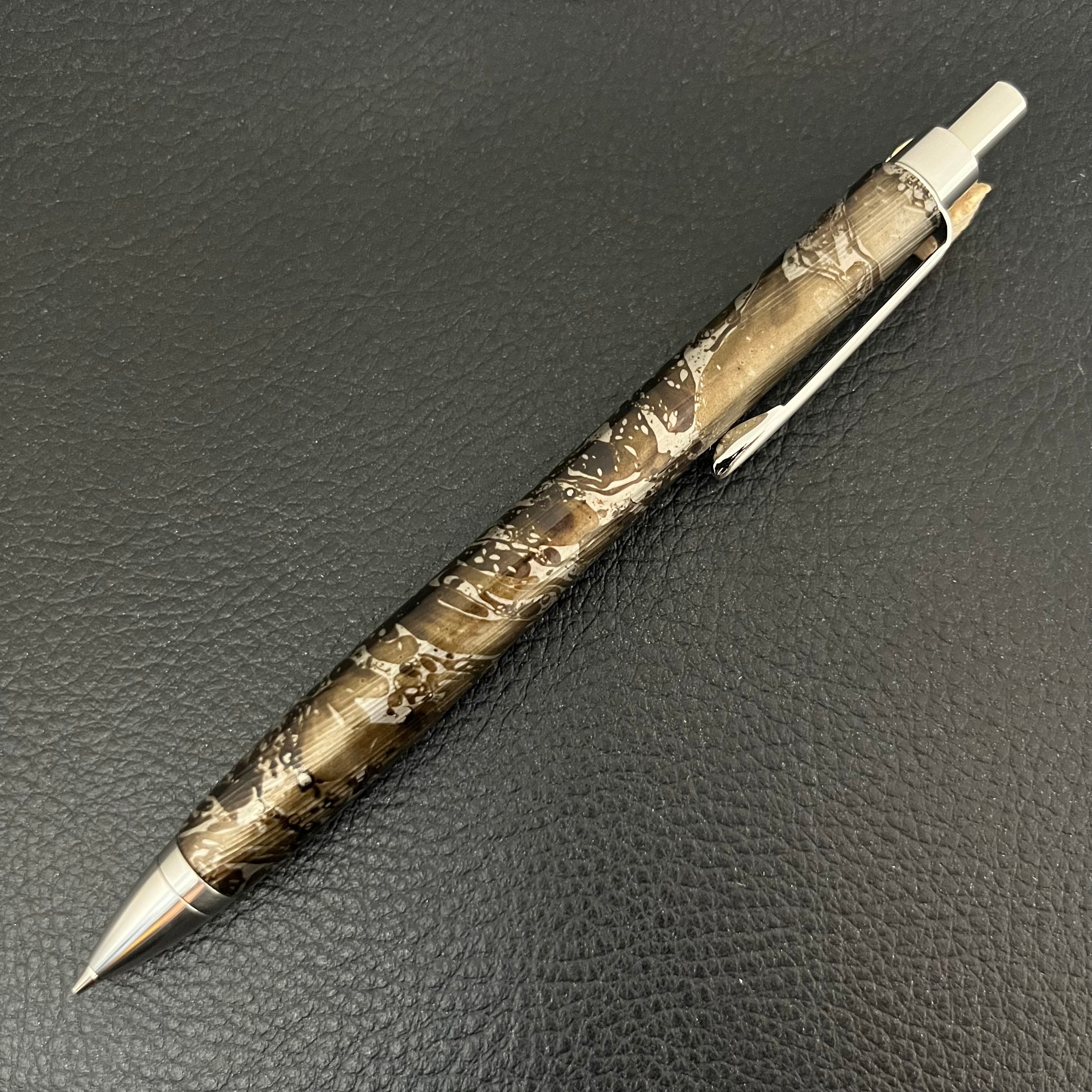 【超希少品】ウッドペンクラフト 屋久杉浮造り国産漆真塗り・鉄　シャーペン 屋久杉浮造り国産漆流紋・銀霞（ぎんか）-506122111】ペンシル | 匠衆