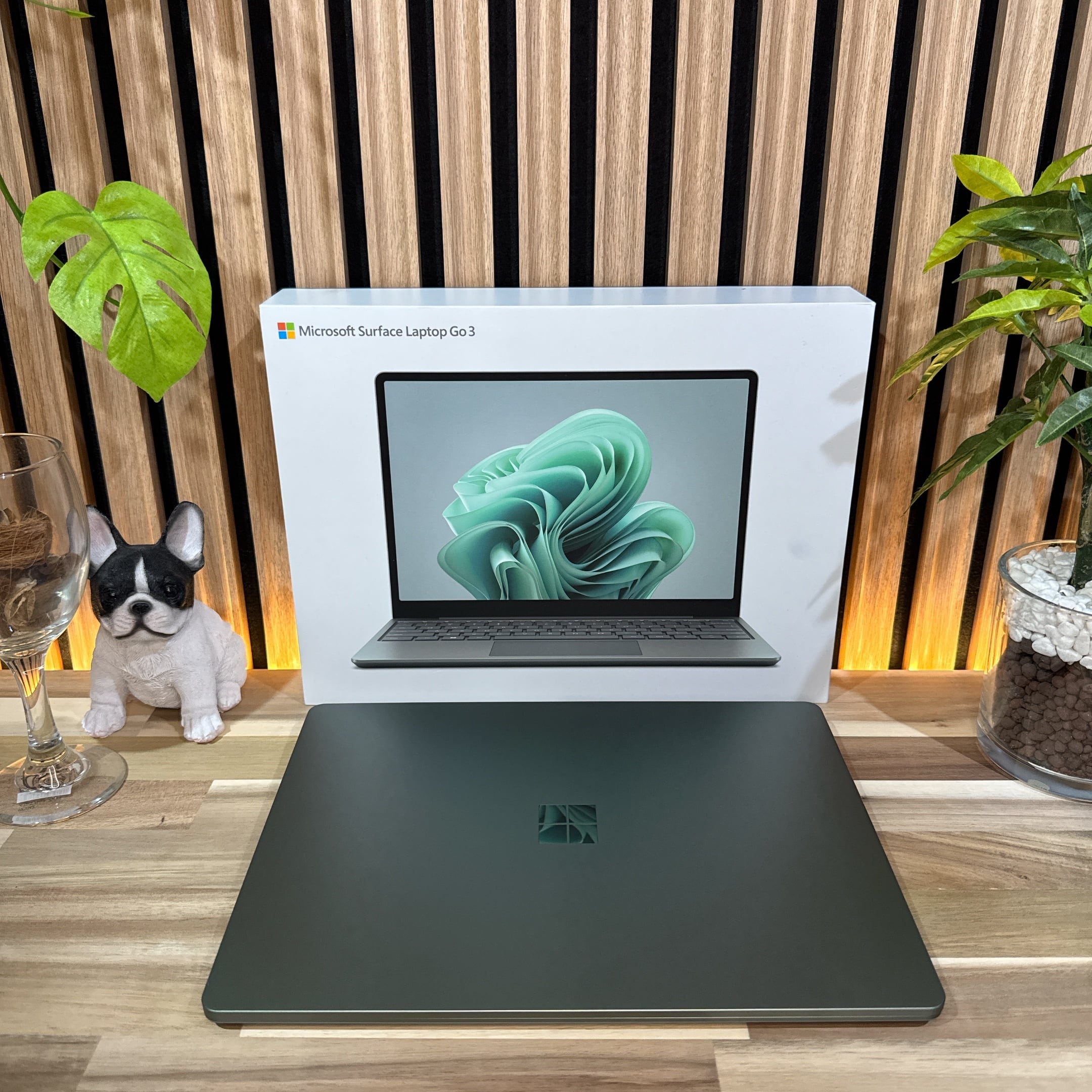 公式ショップ限定価格❣️/ 美品《2022年モデル》Surface Laptop Go