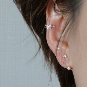 小さな蝶のイヤーカフ