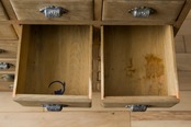 【リペア品】ひと手間加えた薬棚｜古道具