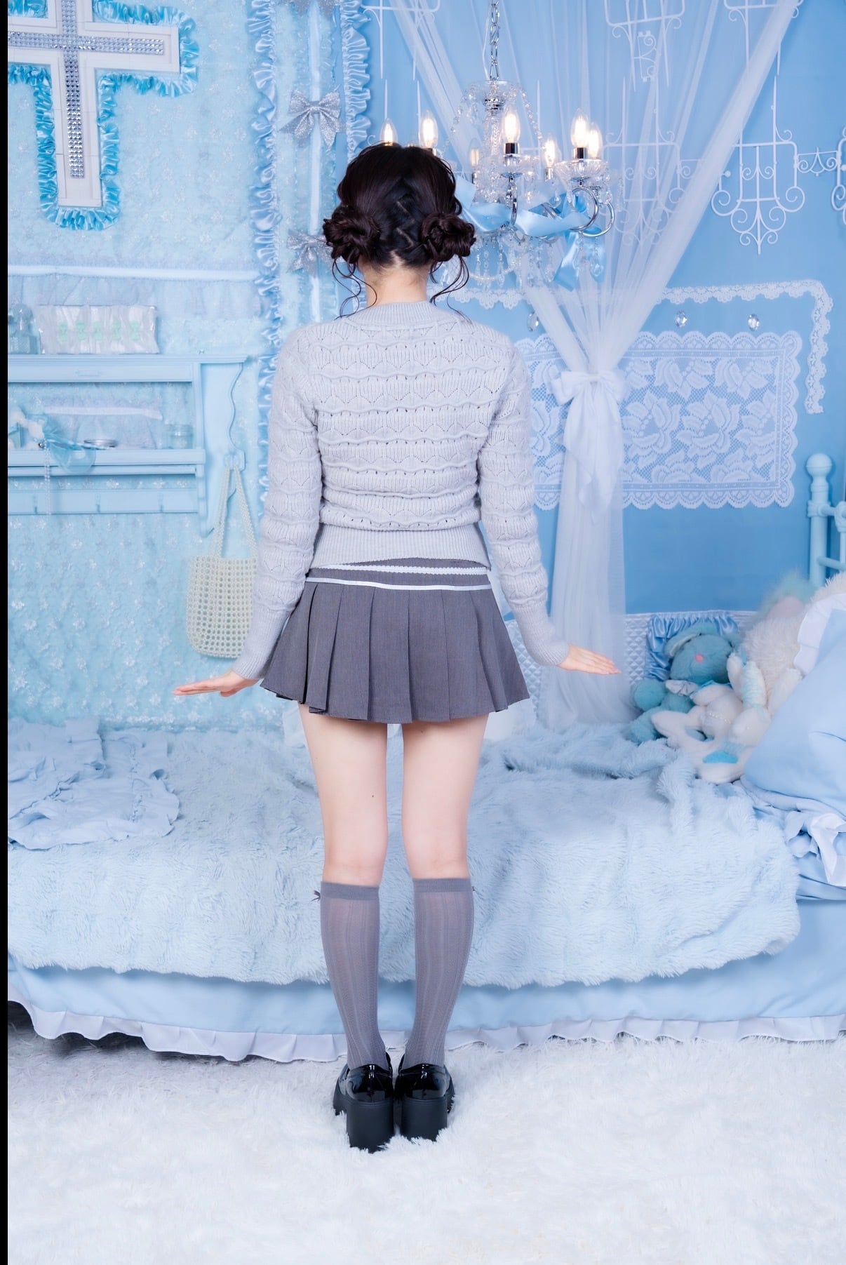 Ribbon V-Neck Knit
